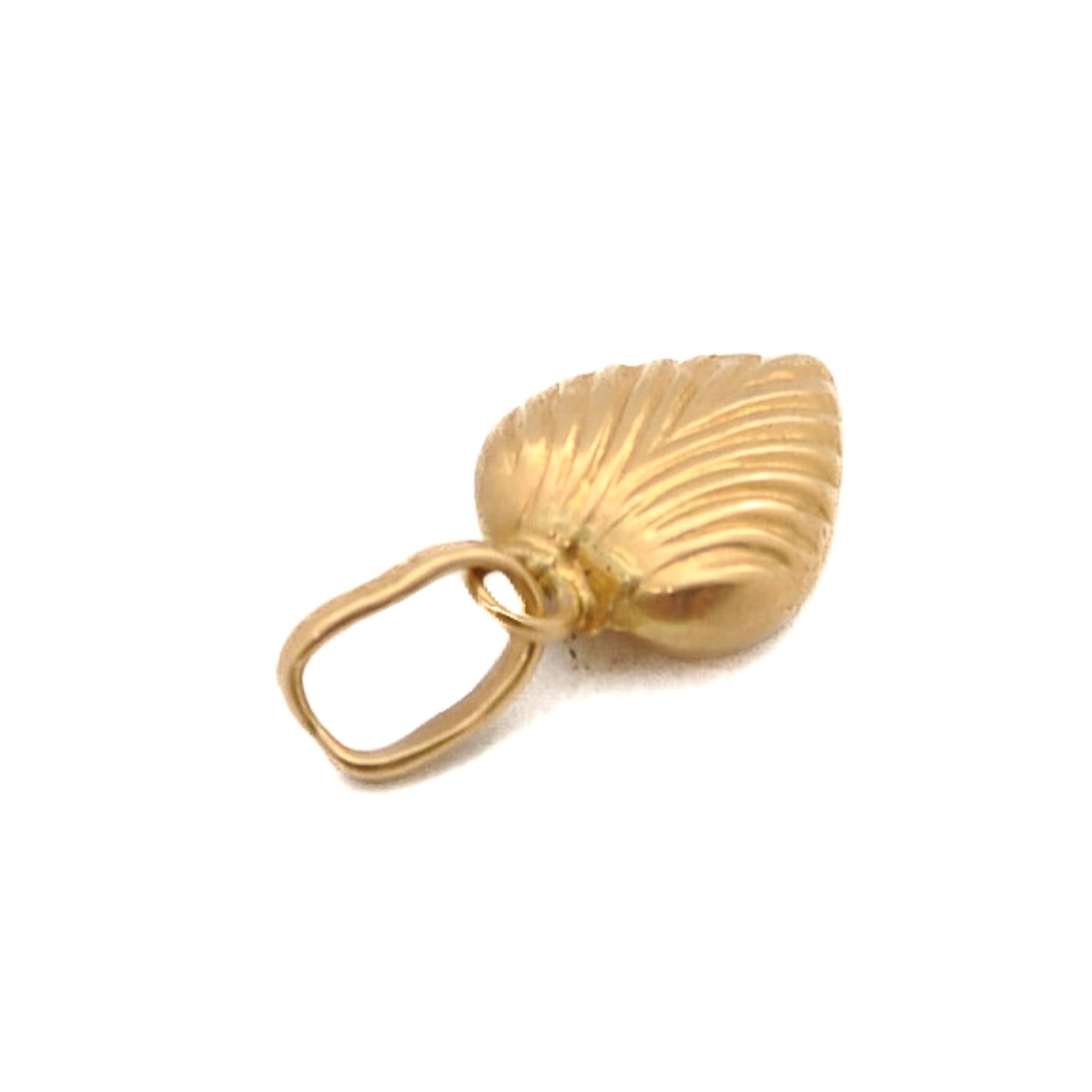 Sunburst Heart 18 Karat Gold Charm Pendant For Sale 4