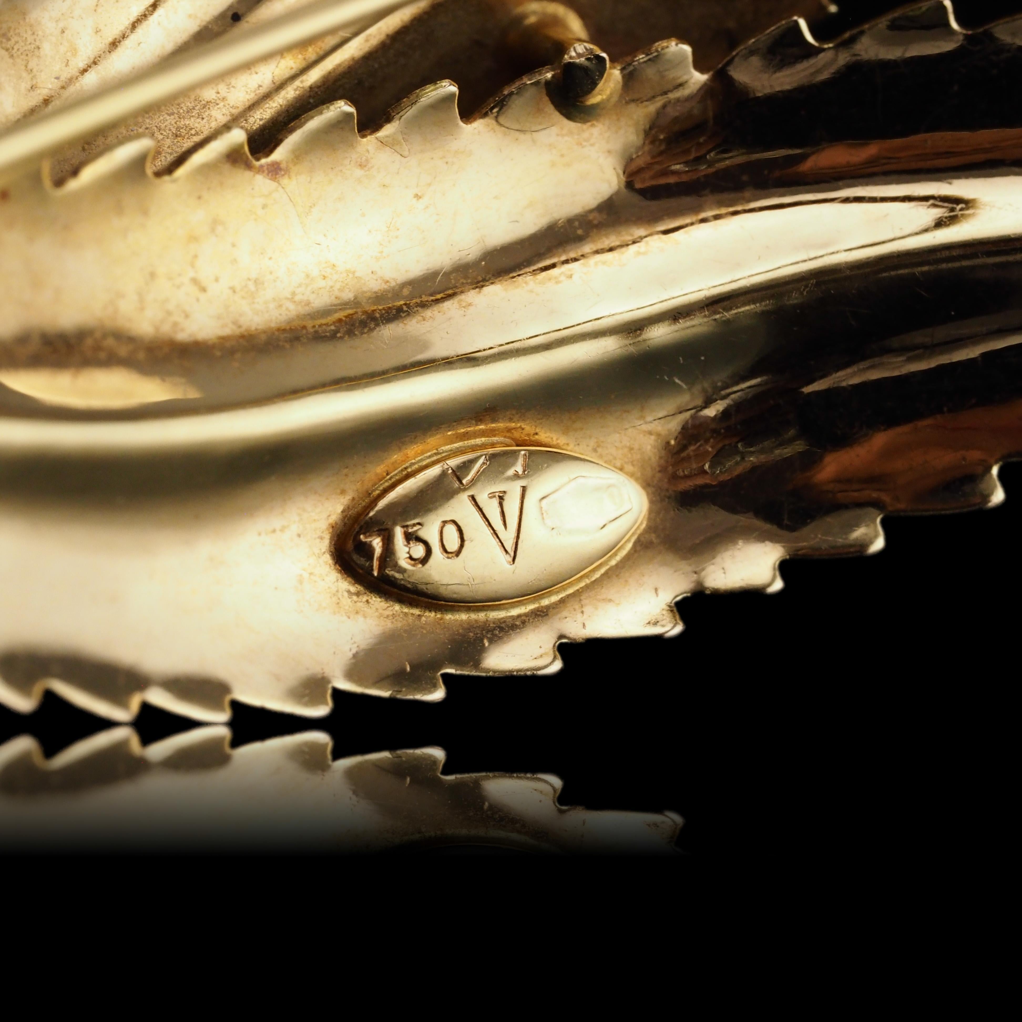 Federbrosche aus 18 Karat Gold mit strukturiertem Design und Federn im Vintage-Stil im Angebot 6