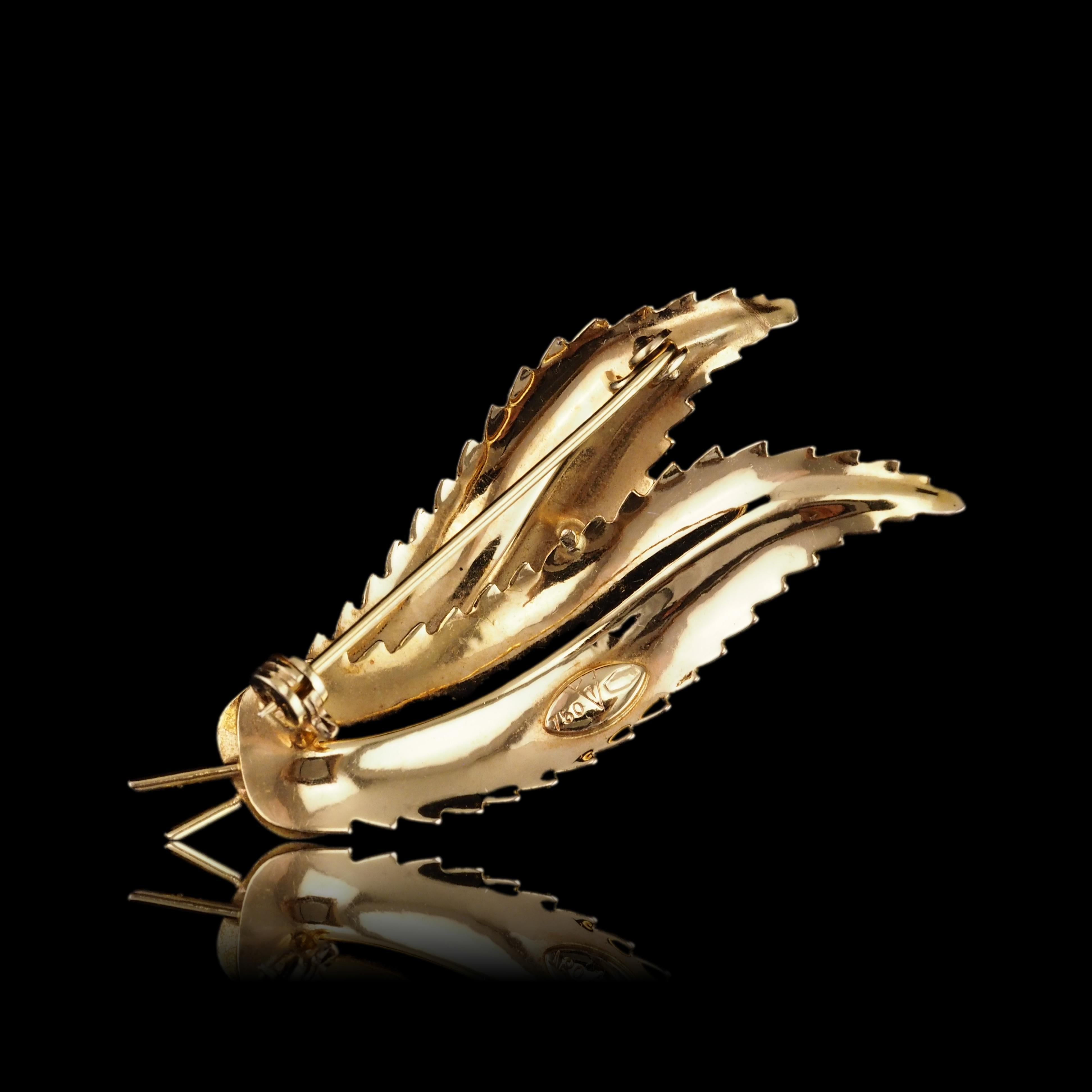Federbrosche aus 18 Karat Gold mit strukturiertem Design und Federn im Vintage-Stil im Angebot 5
