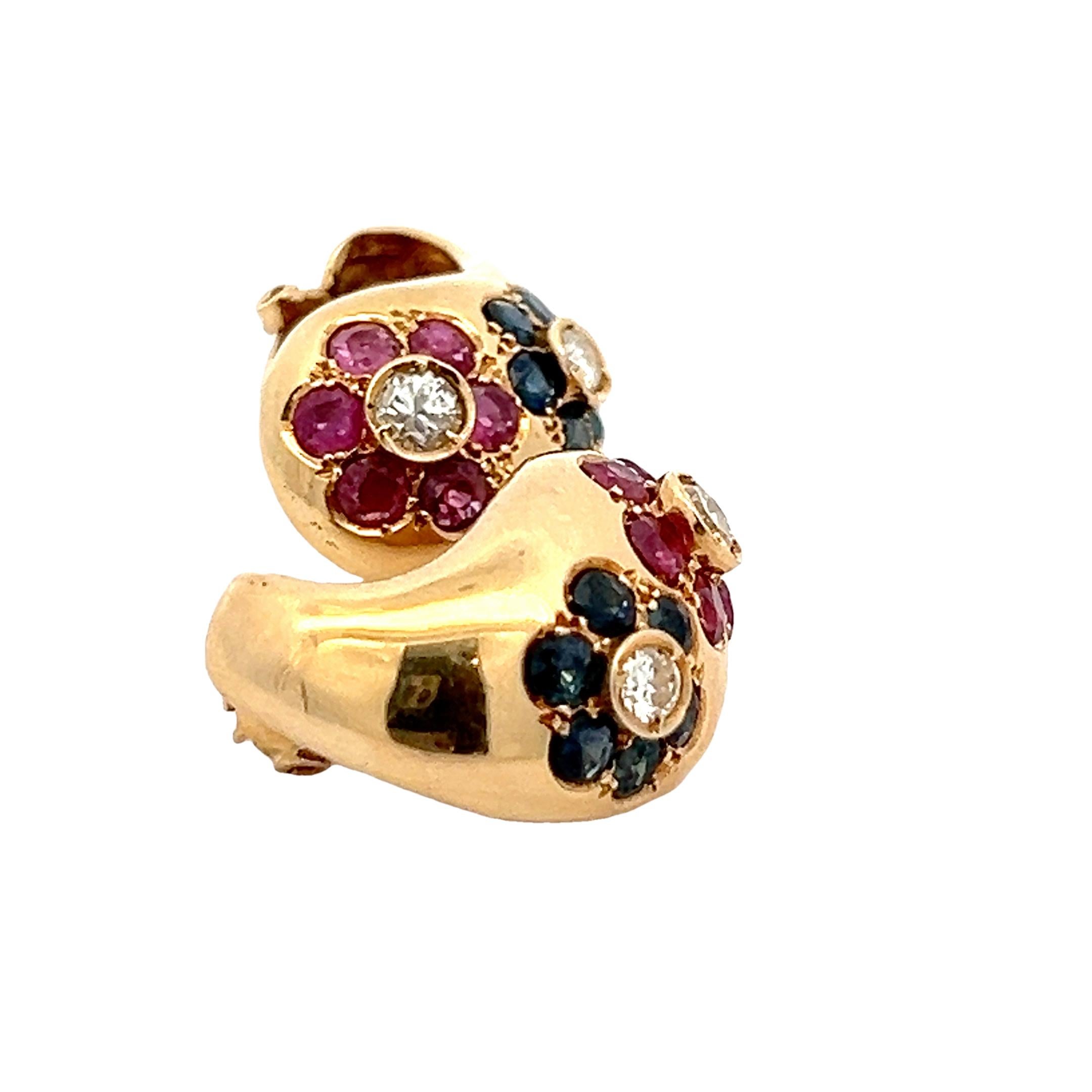 Orecchini floreali d'epoca in oro 18 carati con zaffiri, rubini e diamanti In condizioni ottime in vendita a Miami, FL