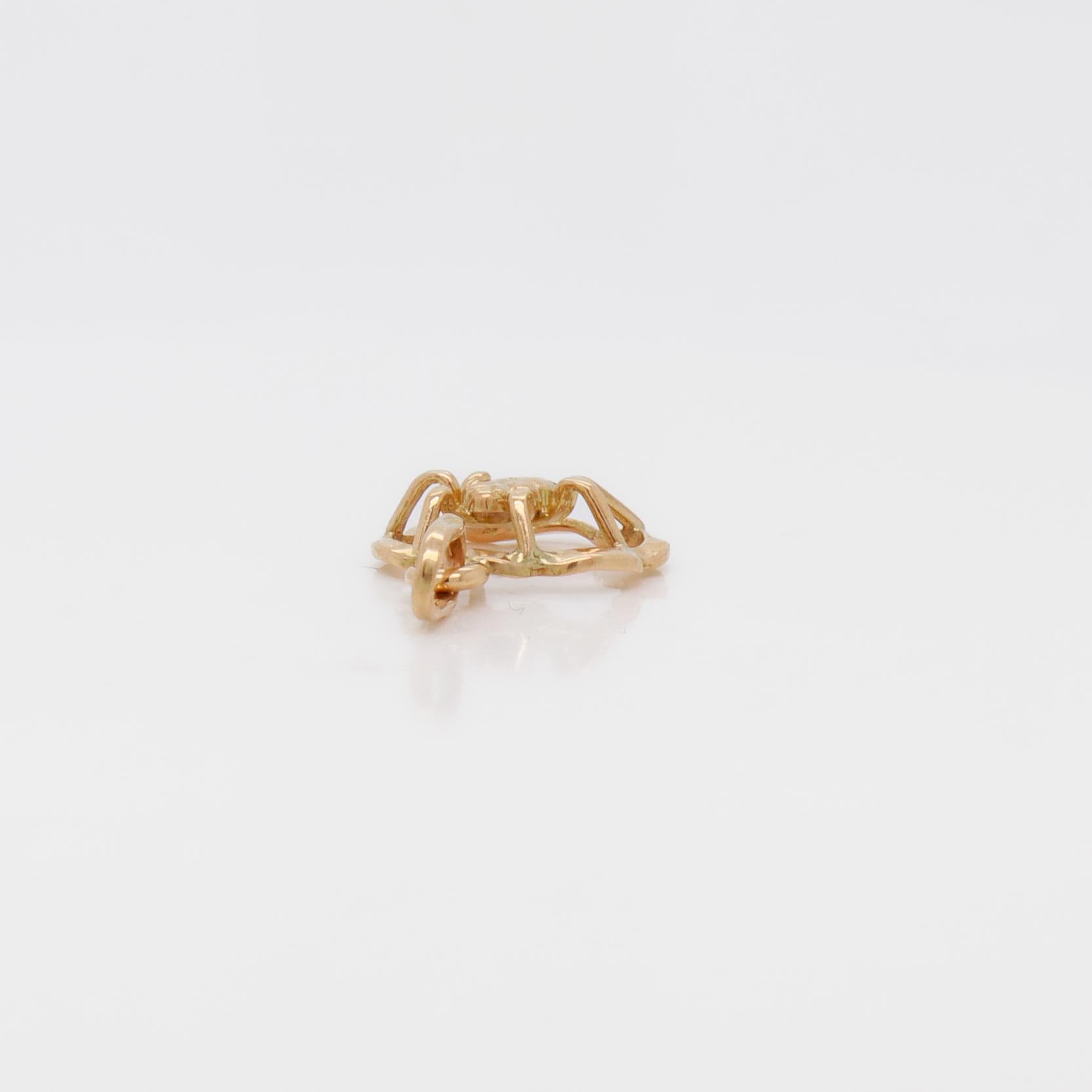 Vintage 18K Gold Flower and Insect / Spider Charm for a Bracelet in vendita 5