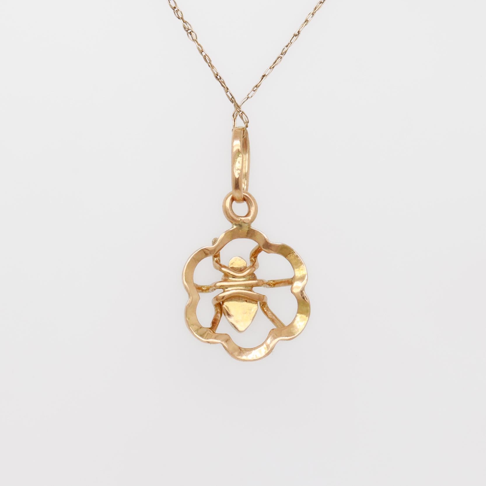 Vintage 18K Gold Flower and Insect / Spider Charm for a Bracelet in vendita 6