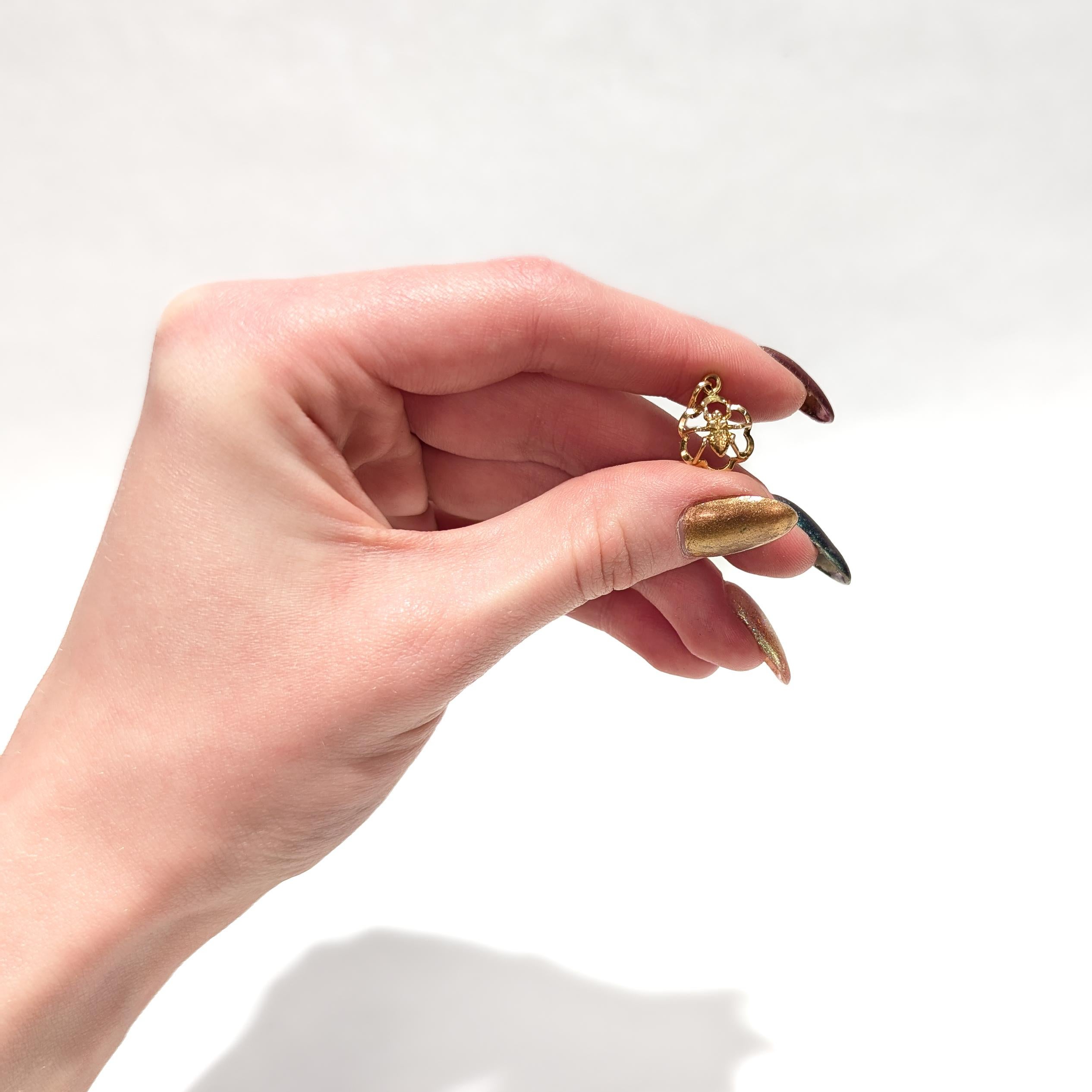 Rétro Vintage 18K Gold Flower and Insect / Spider Charm for a Bracelet in vendita