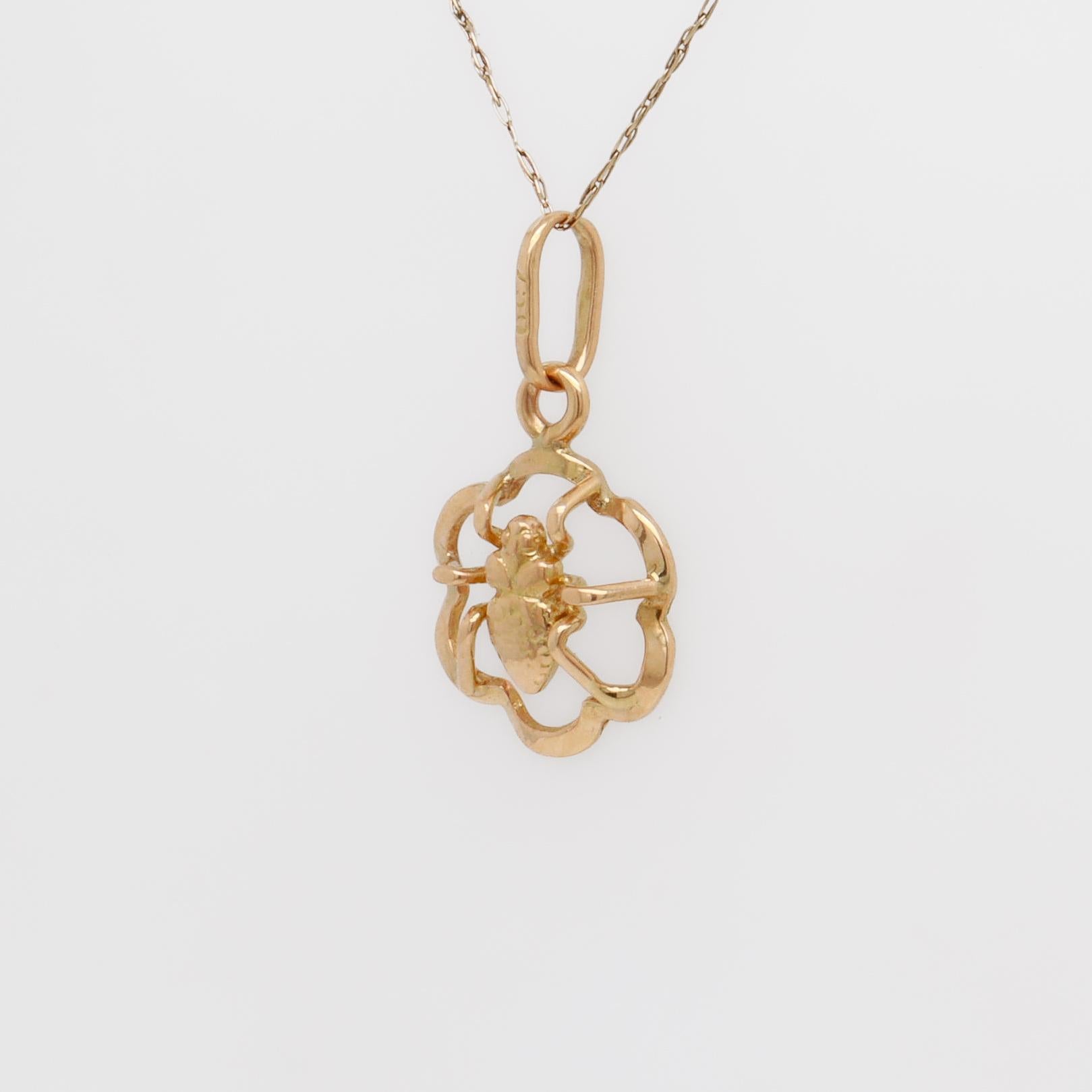 Donna Vintage 18K Gold Flower and Insect / Spider Charm for a Bracelet in vendita