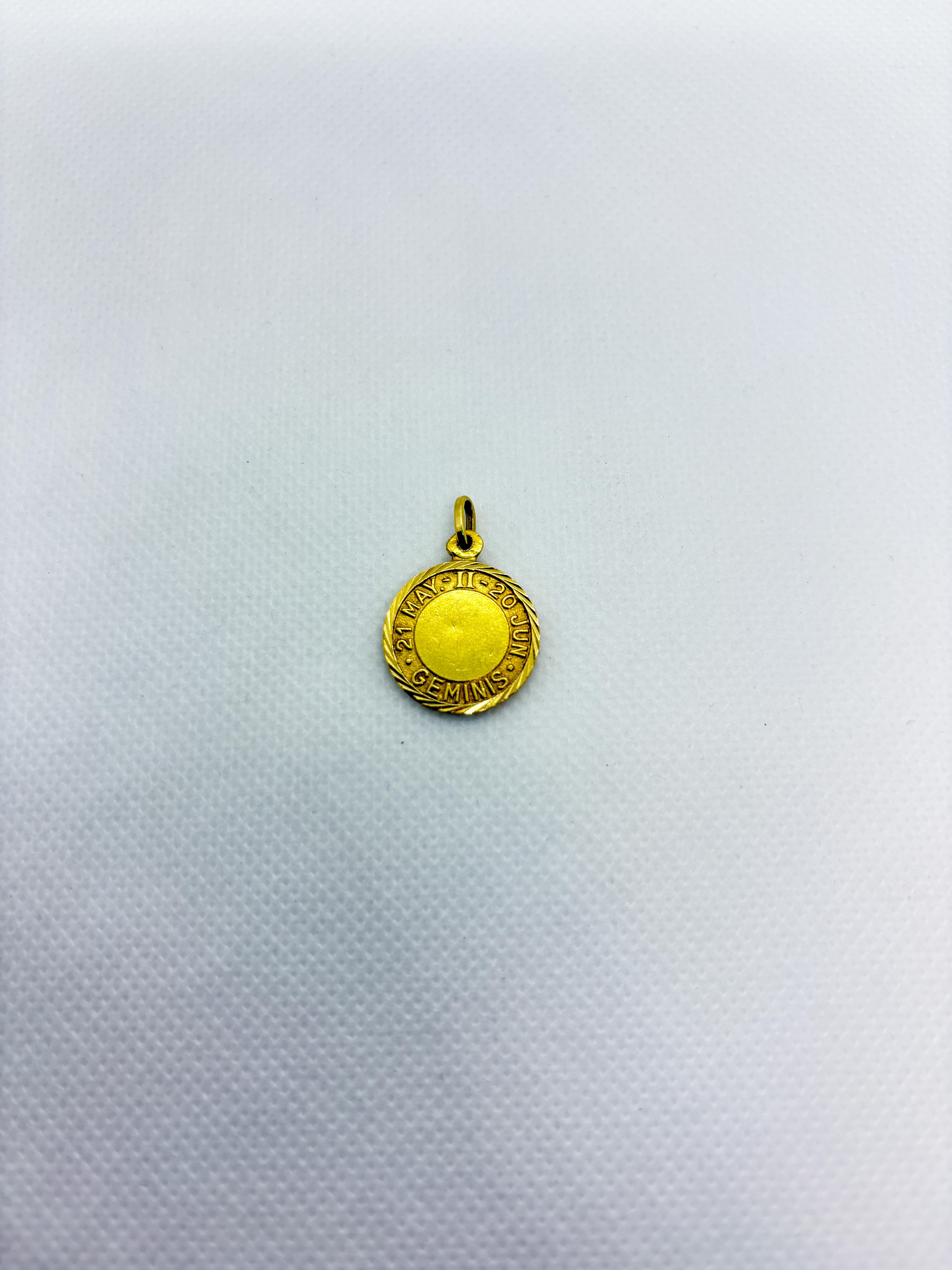 Vintage 18k Gold Gemini Zodiac Anhänger - Spanisch astrologischen Medaille im Angebot 1