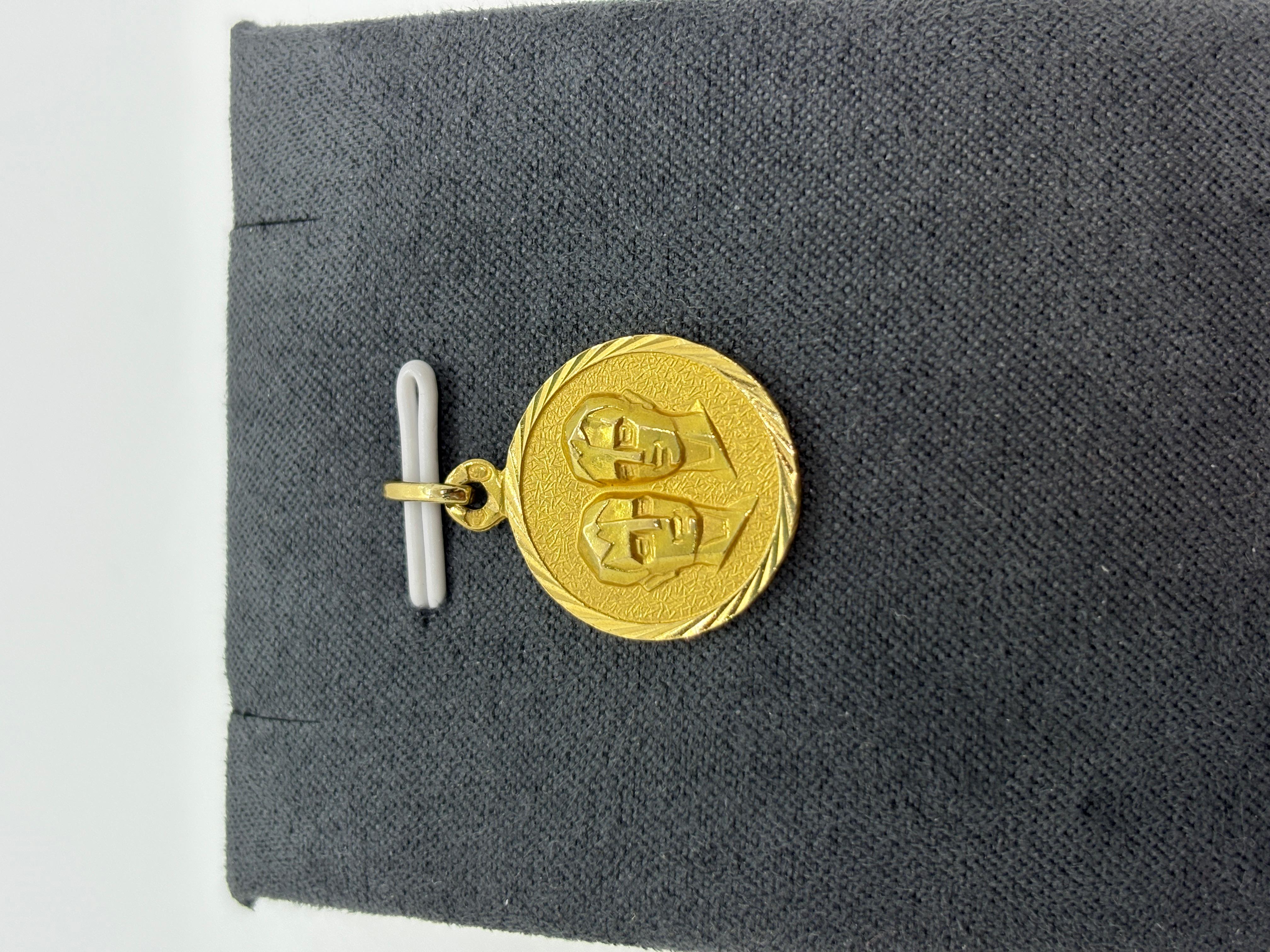 Vintage 18k Gold Gemini Zodiac Anhänger - Spanisch astrologischen Medaille im Angebot 3