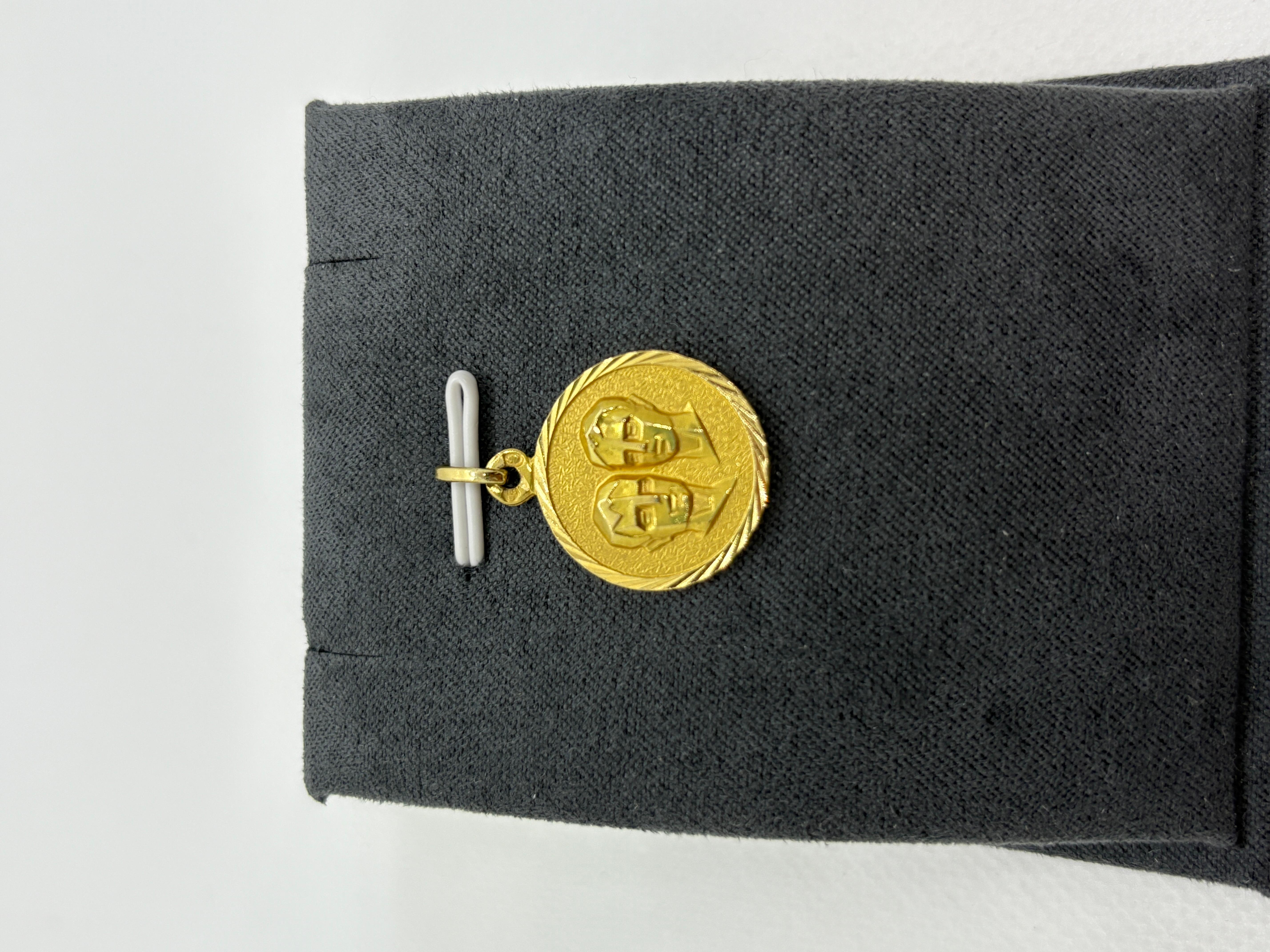 Vintage 18k Gold Gemini Zodiac Anhänger - Spanisch astrologischen Medaille im Angebot 4