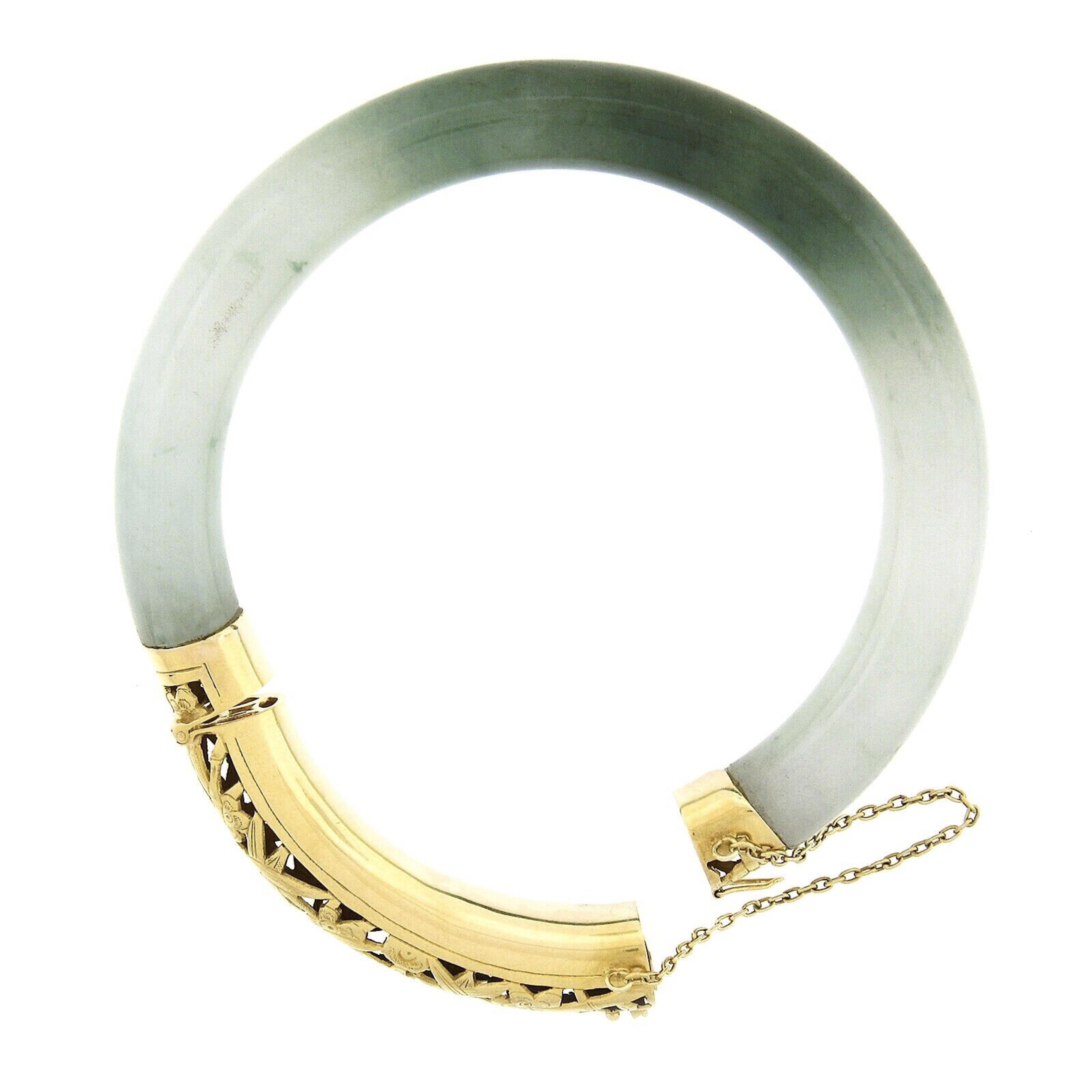 Vintage 18k Gold GIA Arc Shape Green & White Jade W/ Open Work Bangle Bracelet In Good Condition For Sale In Montclair, NJ