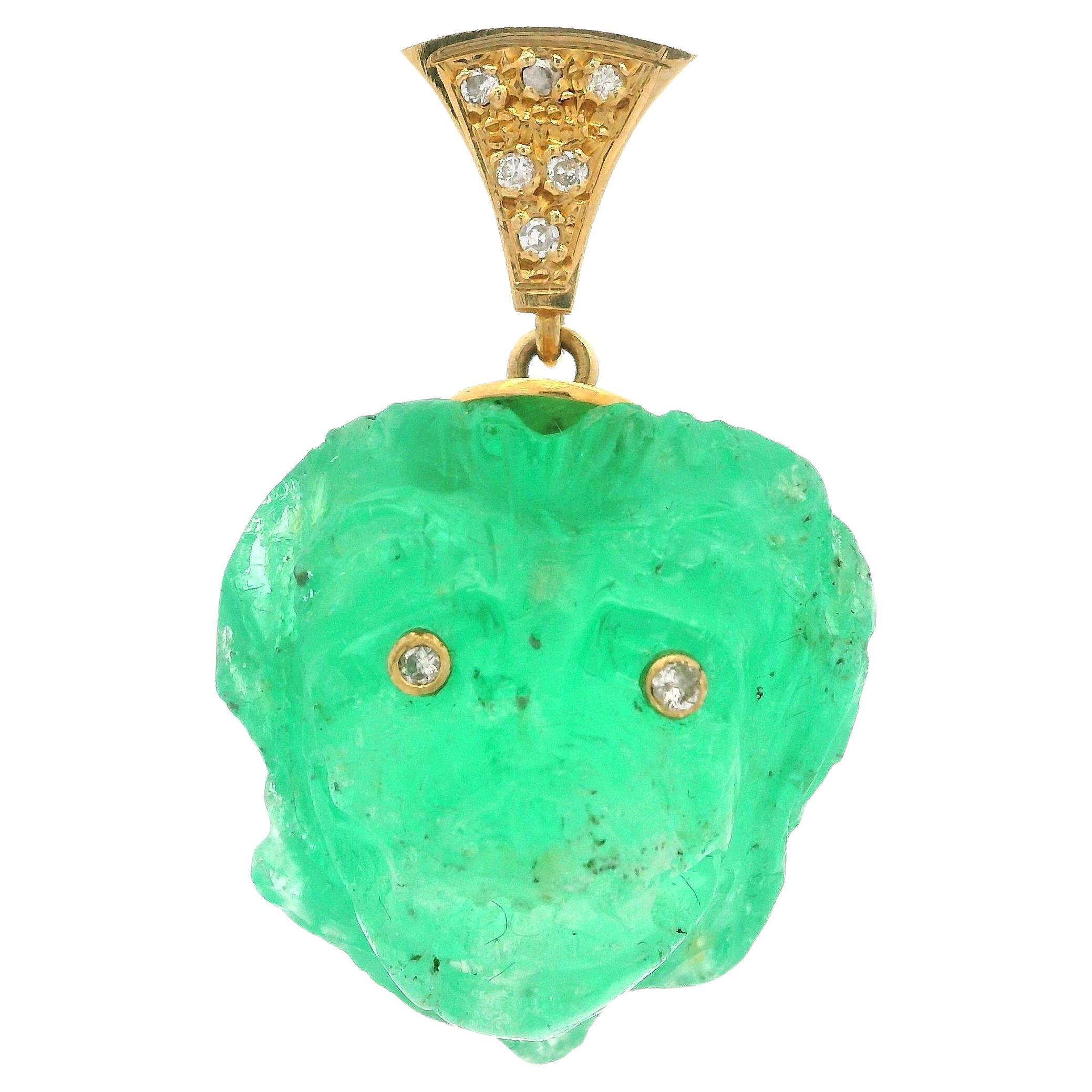 Colgante vintage de oro de 18 quilates con cabeza de león tallada GIA de 48 ct de esmeralda colombiana y diamantes