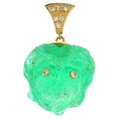 Colgante vintage de oro de 18 quilates con cabeza de león tallada GIA de 48 ct de esmeralda colombiana y diamantes