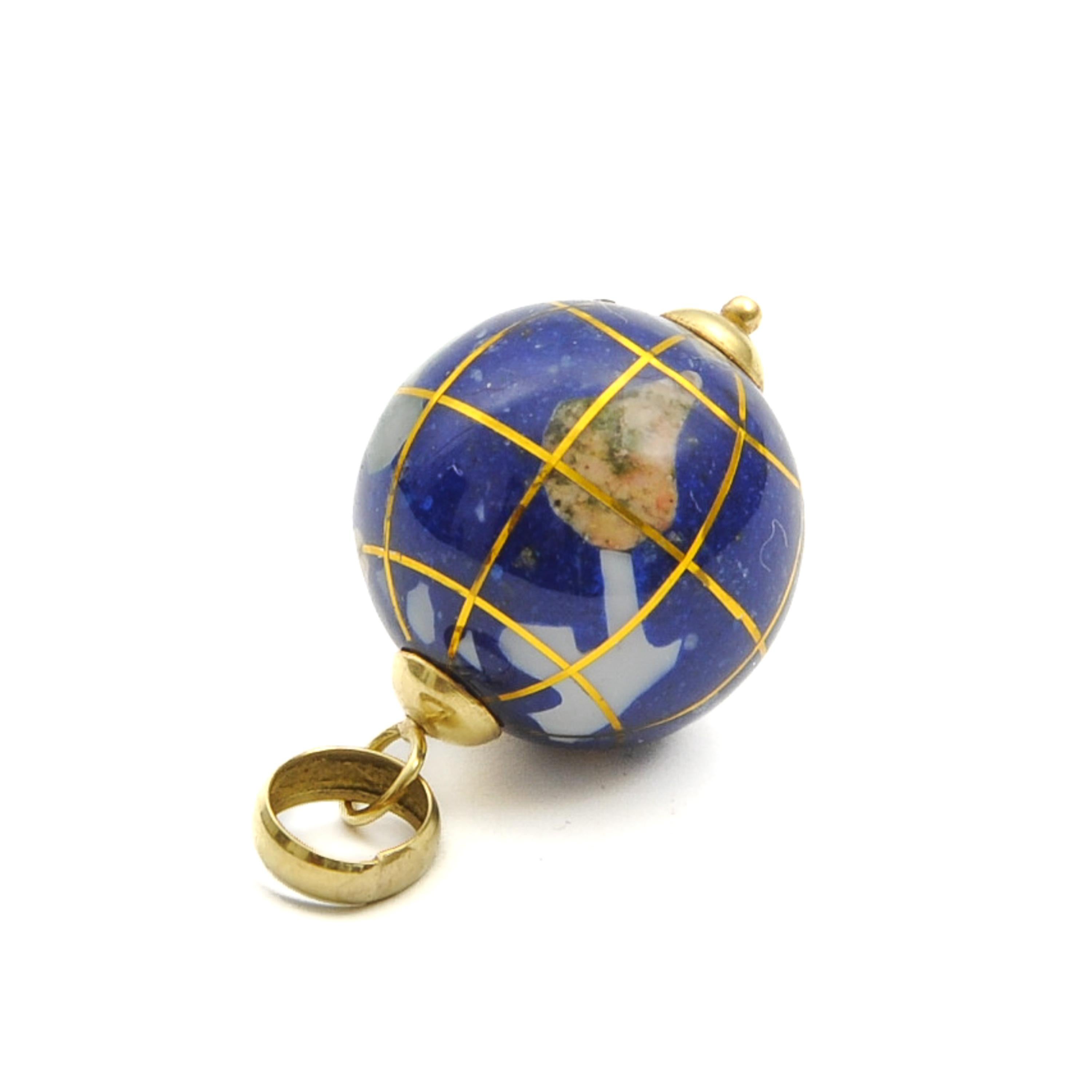 Vintage 18K Gold Globe and Enamel Pendant For Sale 1