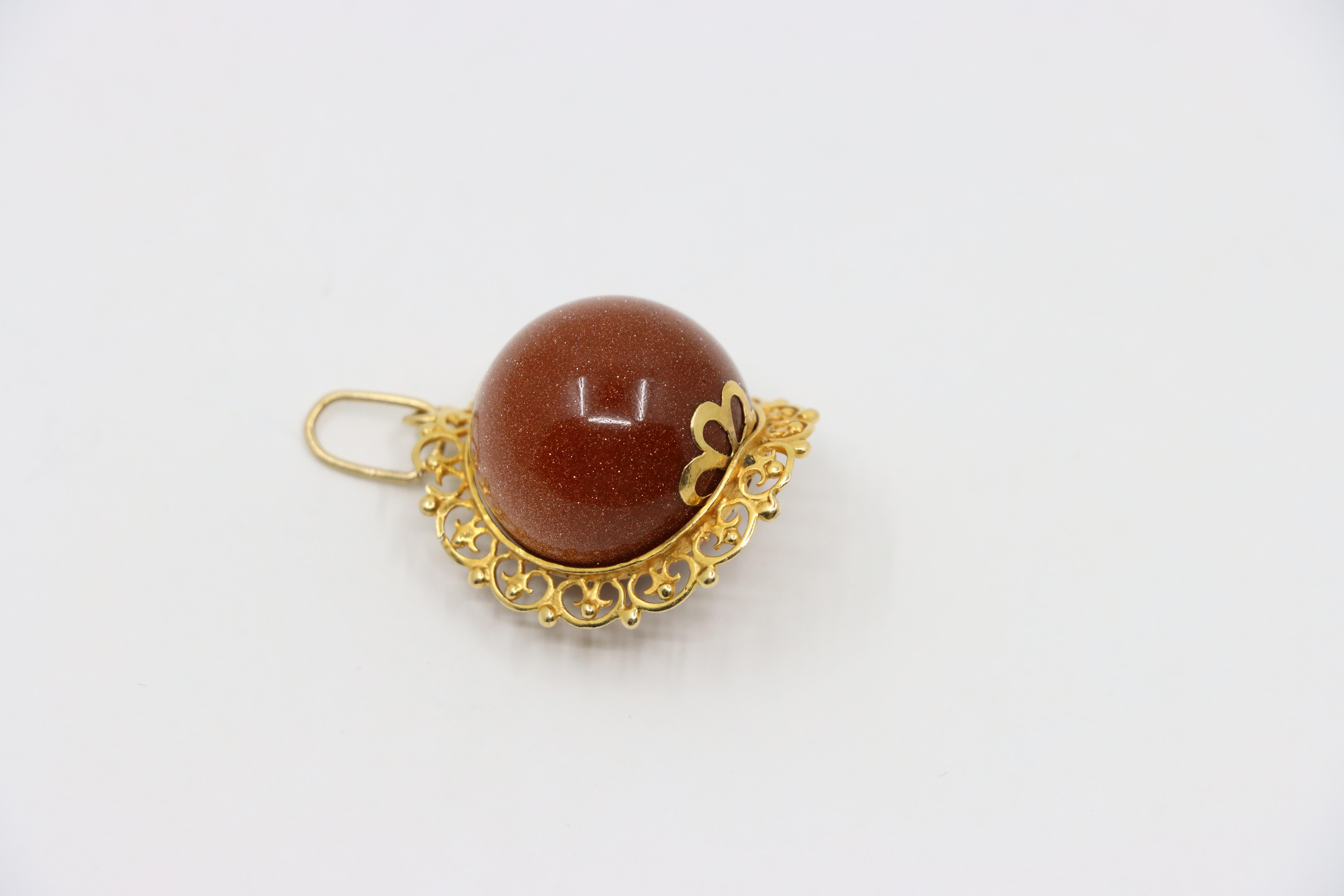da uomo o donna Ciondolo a forma di palla con cabochon in pietra d'oro d'epoca 18 carati in vendita