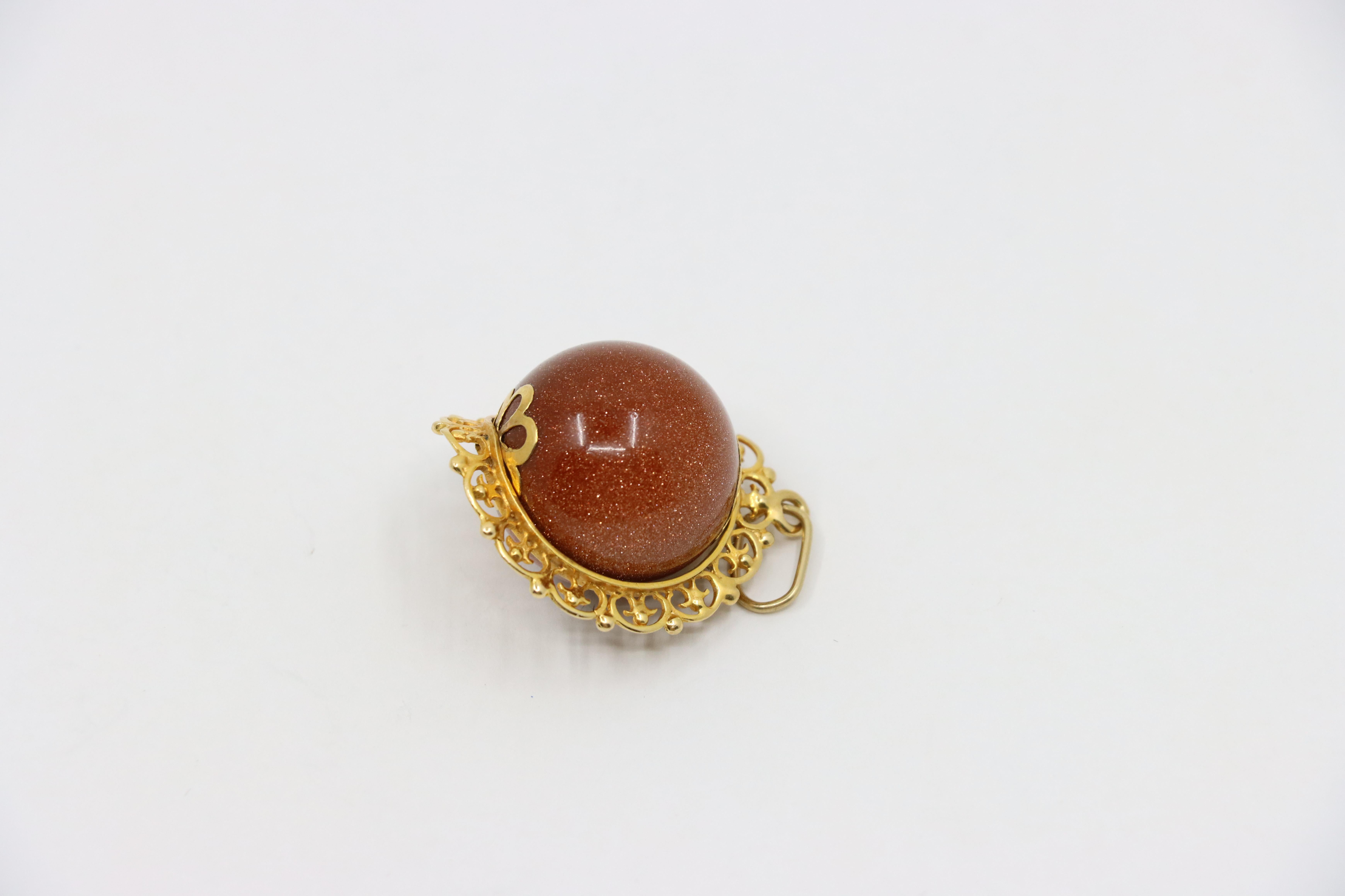 Ciondolo a forma di palla con cabochon in pietra d'oro d'epoca 18 carati in vendita 3