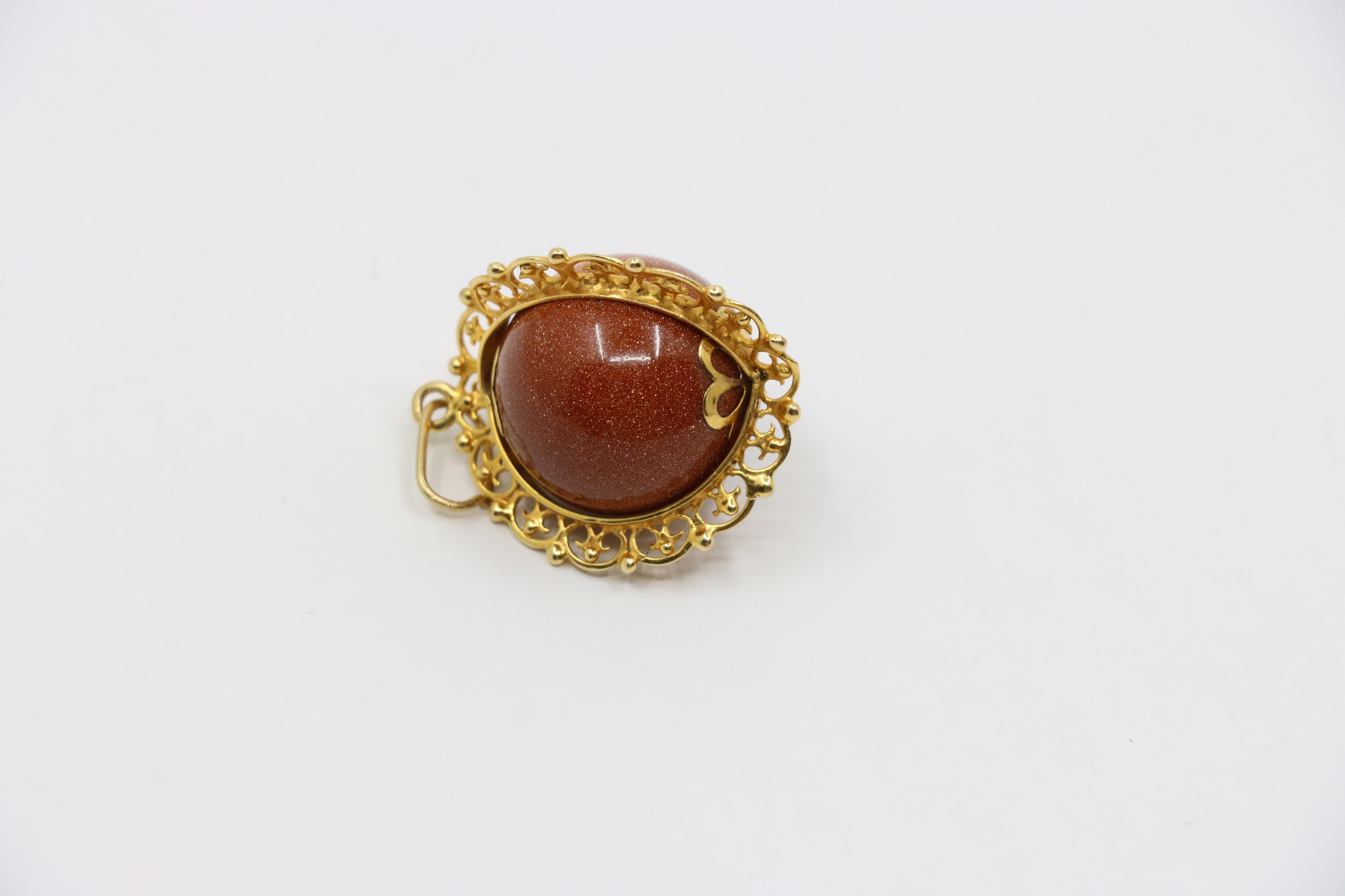 Ciondolo a forma di palla con cabochon in pietra d'oro d'epoca 18 carati in vendita 4