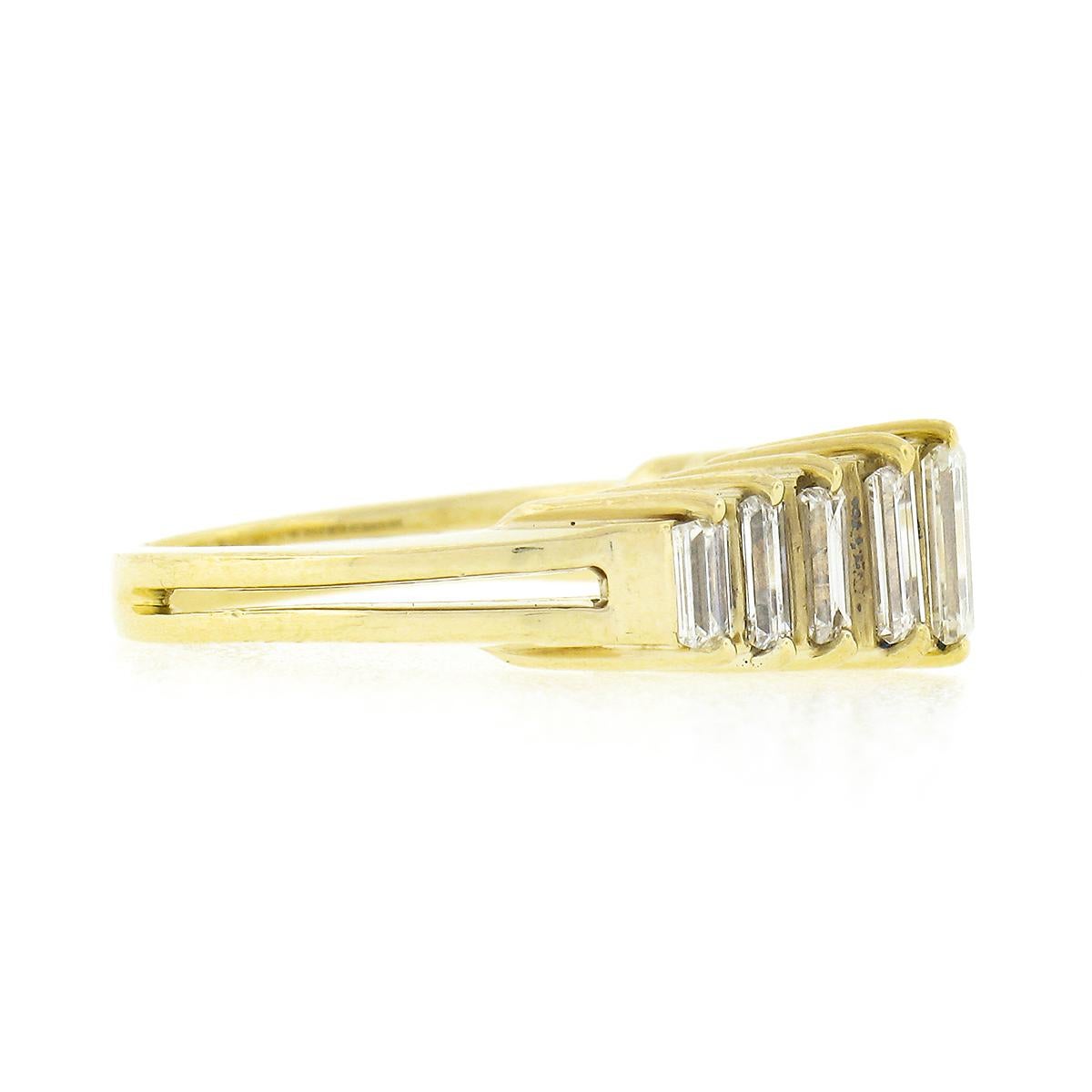 Women's Vintage 18k Gold Graduating Straight Baguette Diamond Pyramid Wedding Band Ring For Sale