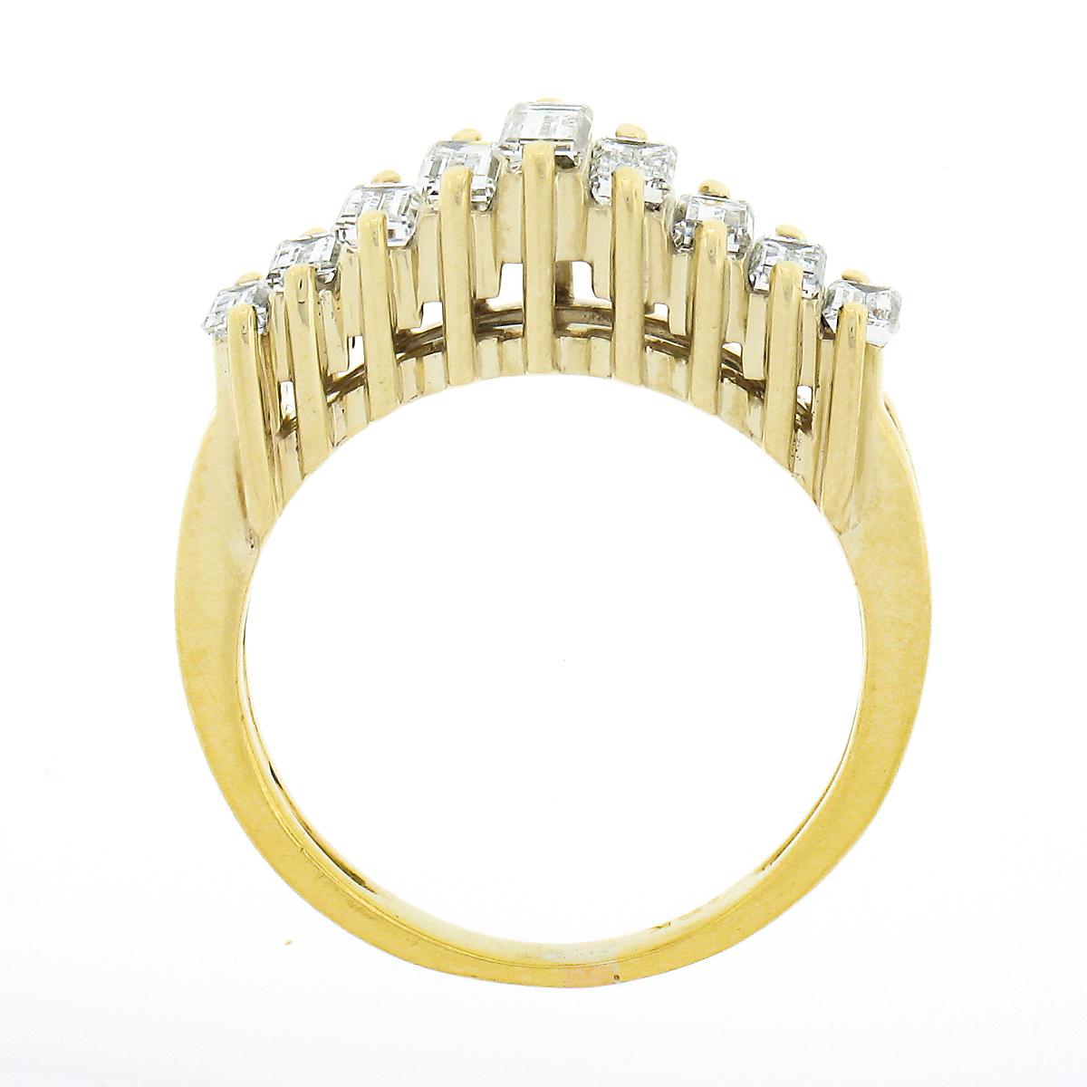 Bague d'alliance pyramide vintage en or 18 carats avec diamants baguettes et diamants taille ronde gradués en vente 3