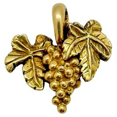 Ciondolo a grappolo d'uva d'epoca in oro 18k - Medaglia artigianale francese con motivo a foglie di vite