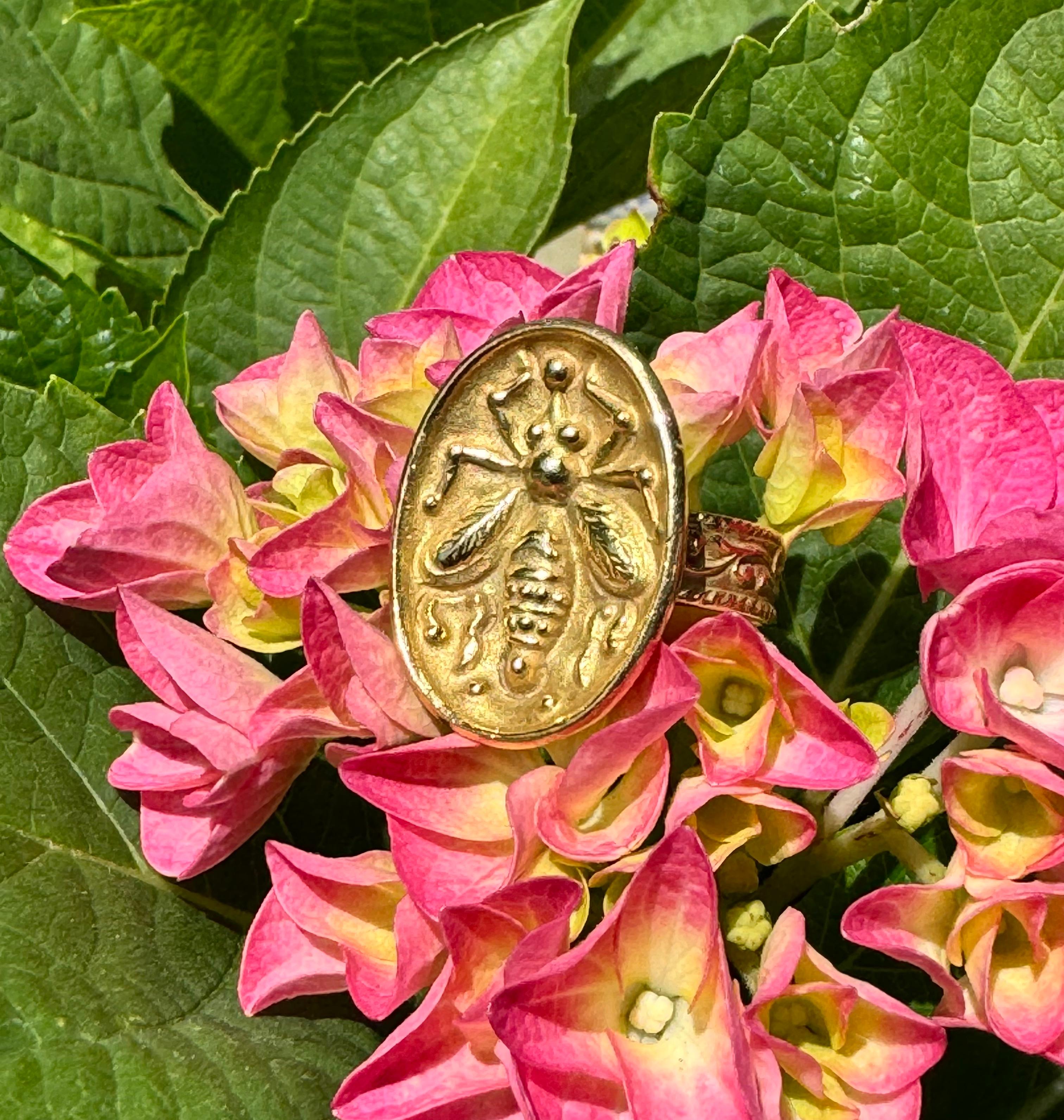 Vintage 18K Gold Greek Honey Bee Signet Ring 3