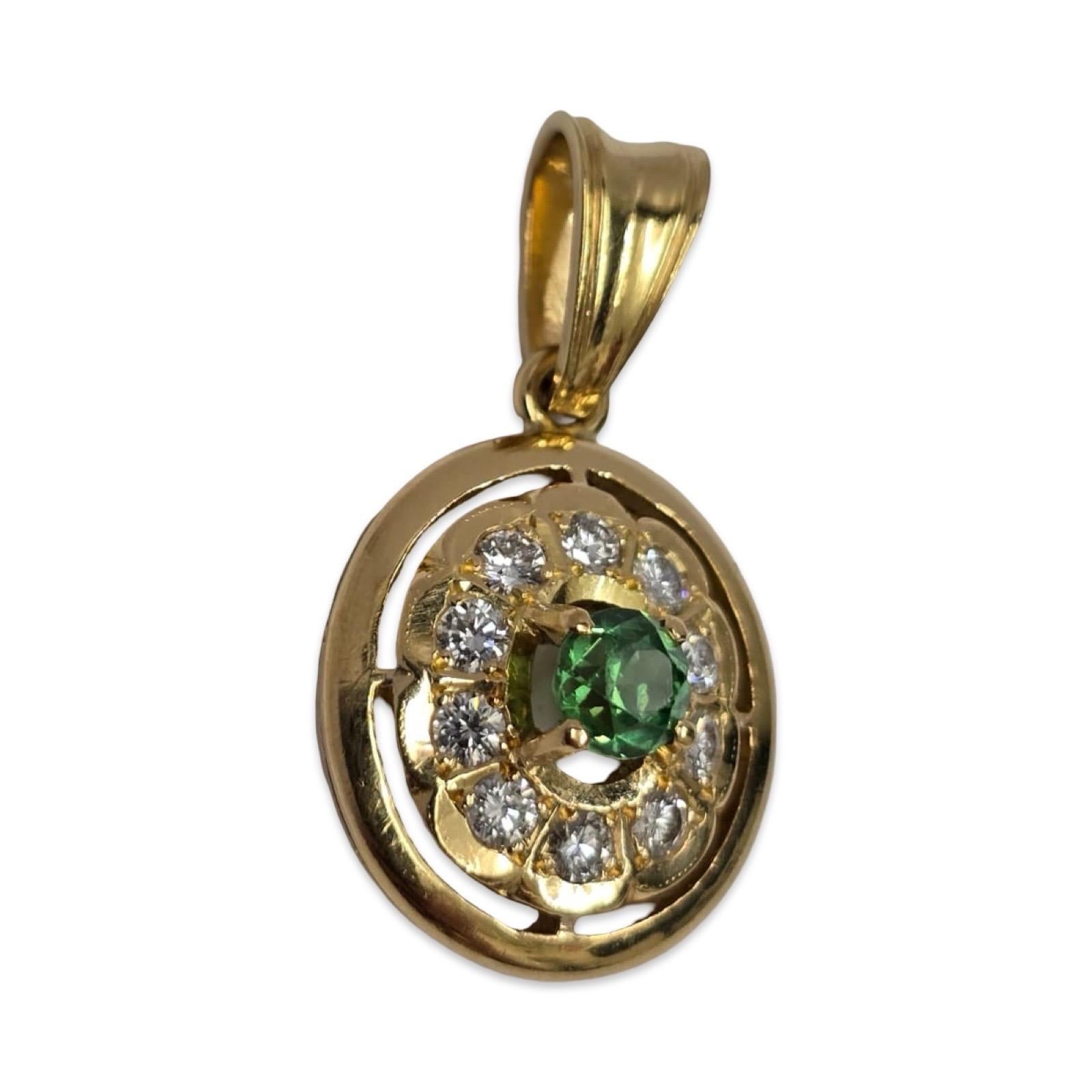 Vintage 18K Gold Halo-Anhänger mit grünem Edelstein-Center & Diamant-Cluster im Zustand „Hervorragend“ im Angebot in Miami, FL