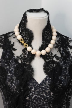 Vintage 18K Gold Hammered Clasp Large Angel Skin Coral Bead Necklace