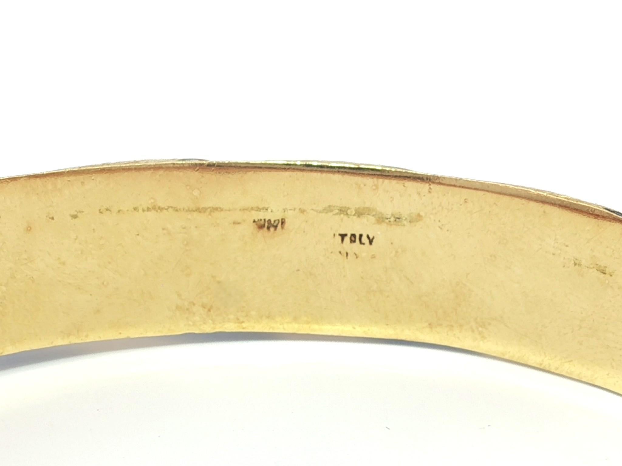 Vintage 18k Gold Hand Engraved Alternating Blue Enamel Hinged Bangle Bracelet For Sale 3