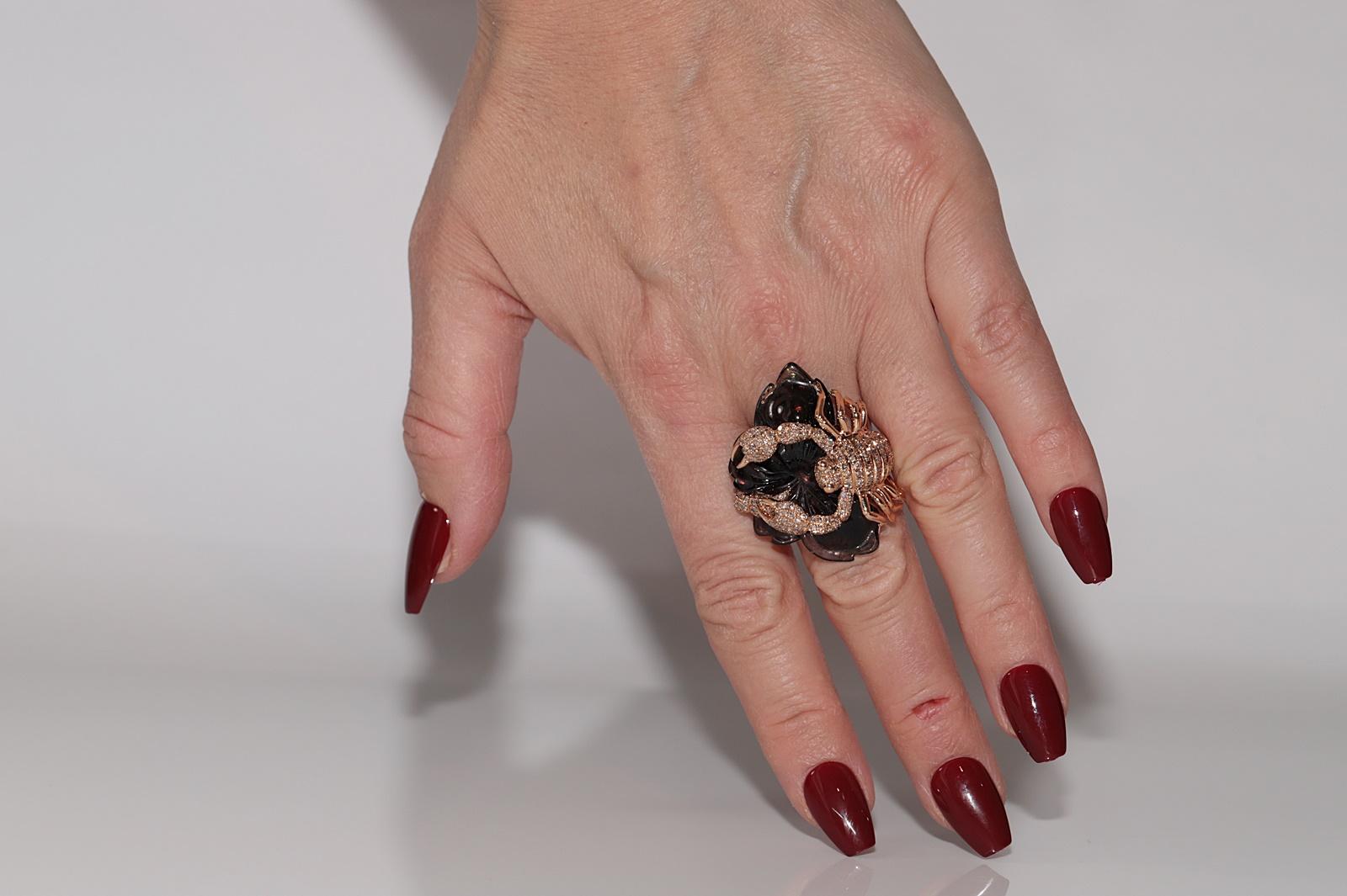 Anello Scorpione d'epoca in oro 18 carati con diamanti naturali e quarzo fumé in vendita 13
