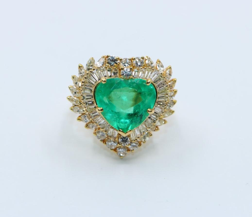 Bague vintage en or 18K avec diamant et émeraude taillée en cœur en vente 5