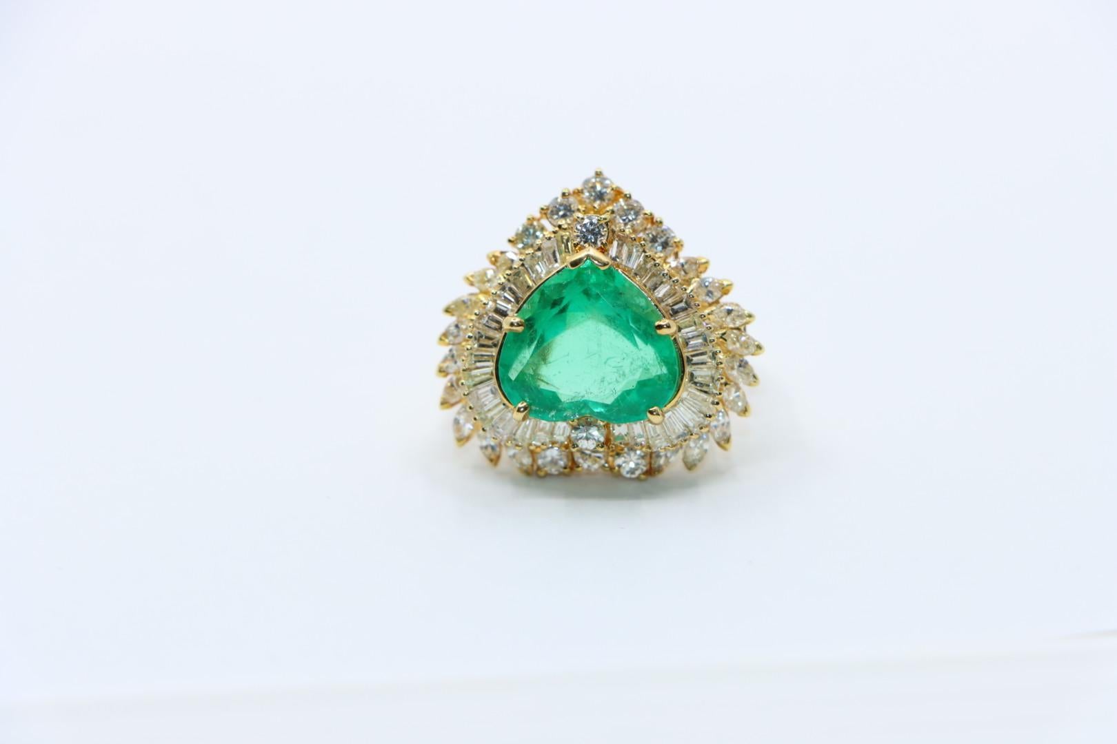 Bague vintage en or 18K avec diamant et émeraude taillée en cœur en vente 6