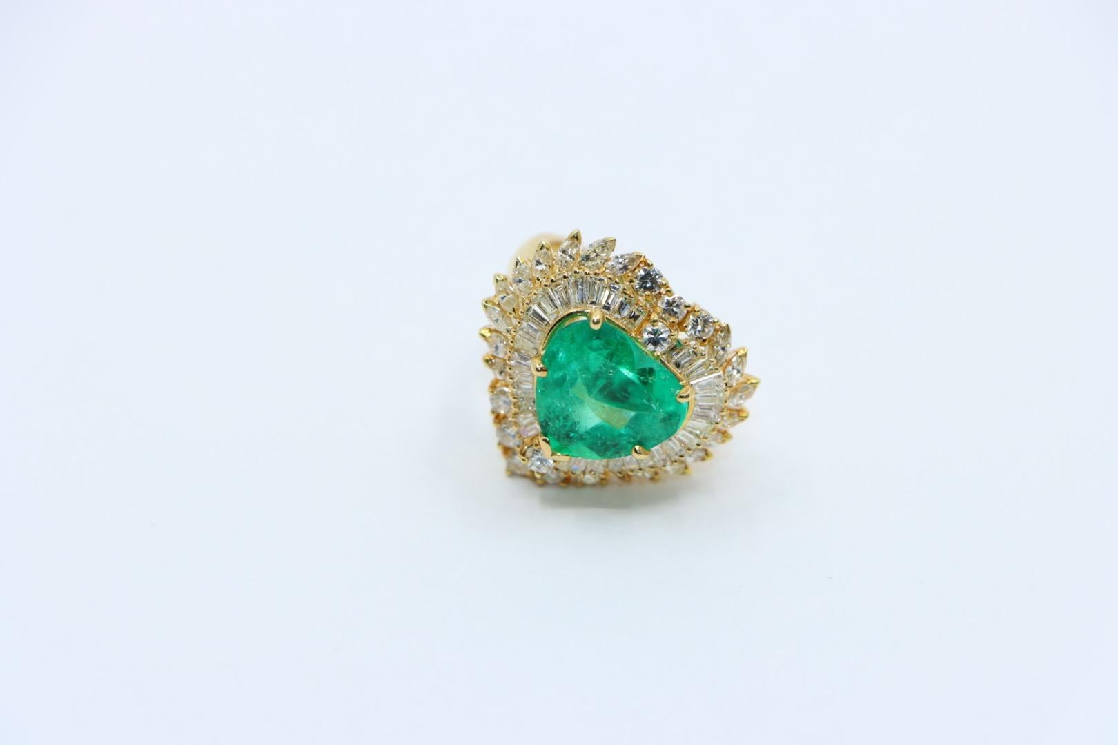 Bague vintage en or 18K avec diamant et émeraude taillée en cœur en vente 3