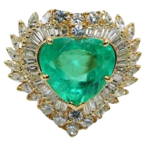 Vintage 18K Gold Heart Cut Emerald Diamond Ring