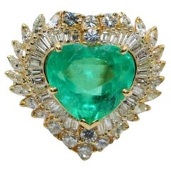 Vintage 18K Gold Heart Cut Emerald Diamond Ring
