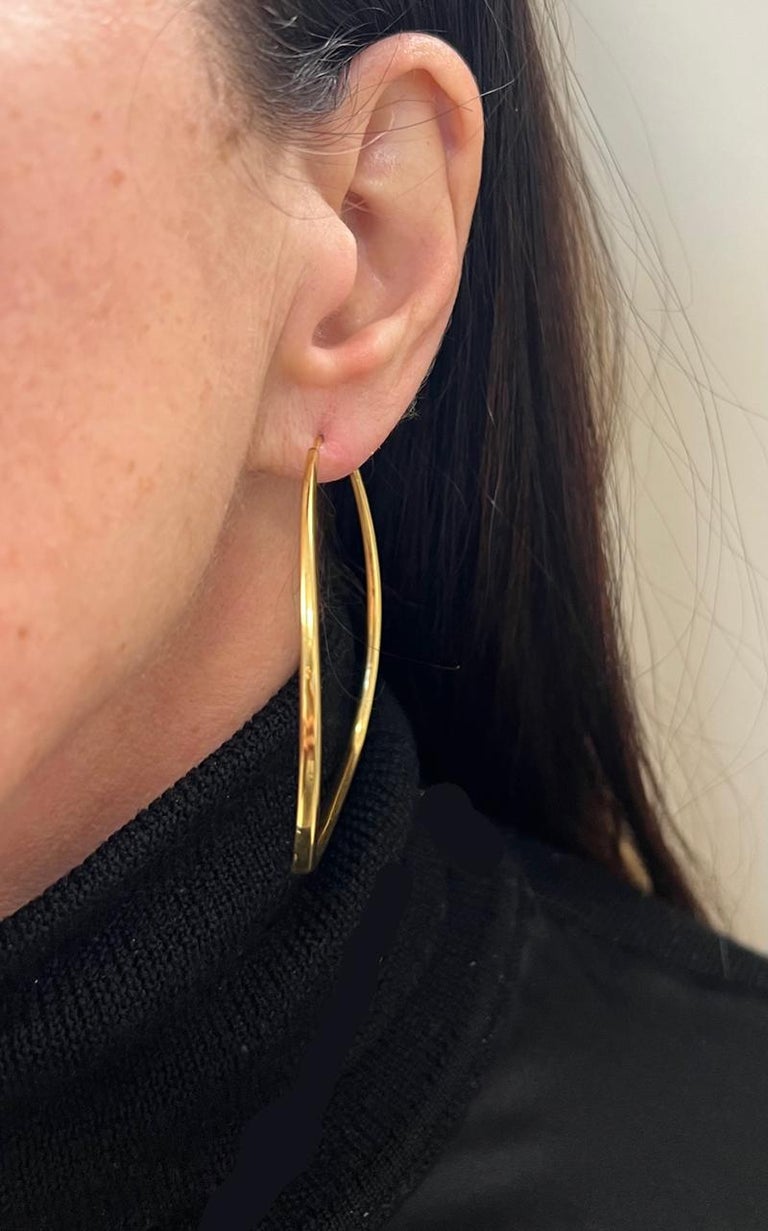 Vintage 18k Gold Hoop Earrings, Italy In Good Condition For Sale In Beverly Hills, CA
