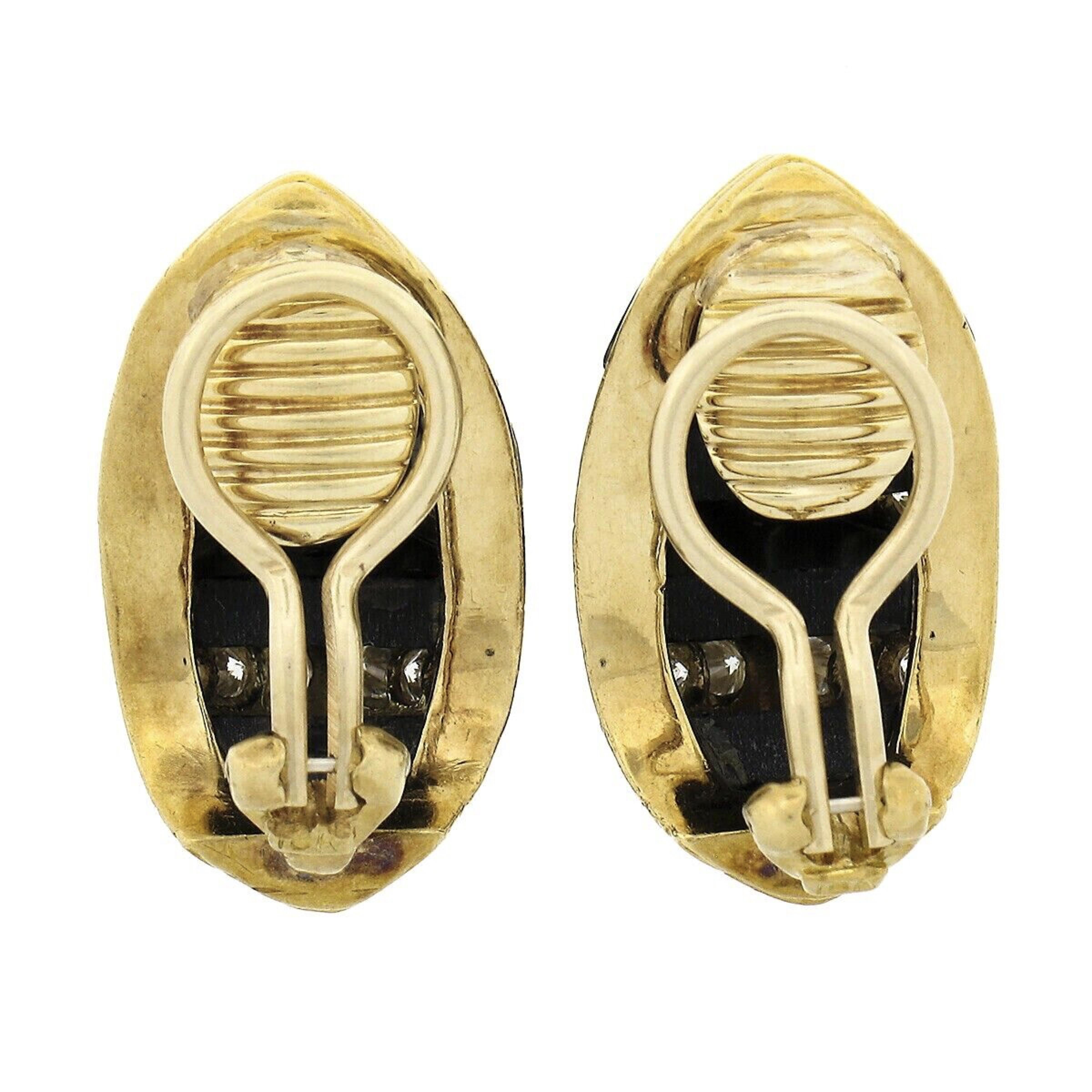 18 Karat Gold Intarsien Schwarzer Onyx & Pave Diamant gestreifte gewölbte Knopfleiste Ohrringe, Vintage Damen im Angebot