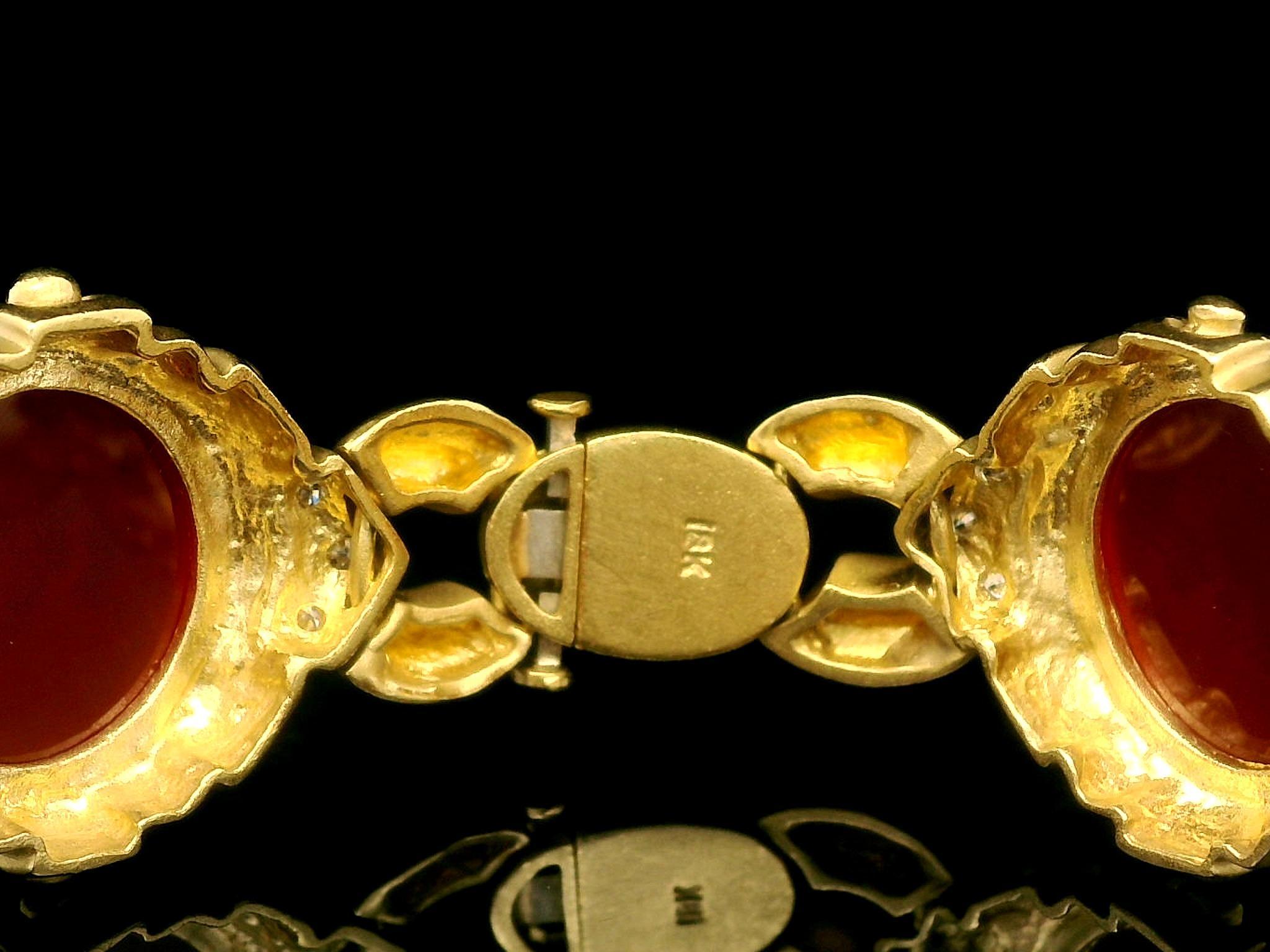 Vintage 18k Gold Intaglio Carnelian & Diamond Dual Finish Open Link Bracelet Bon état - En vente à Montclair, NJ
