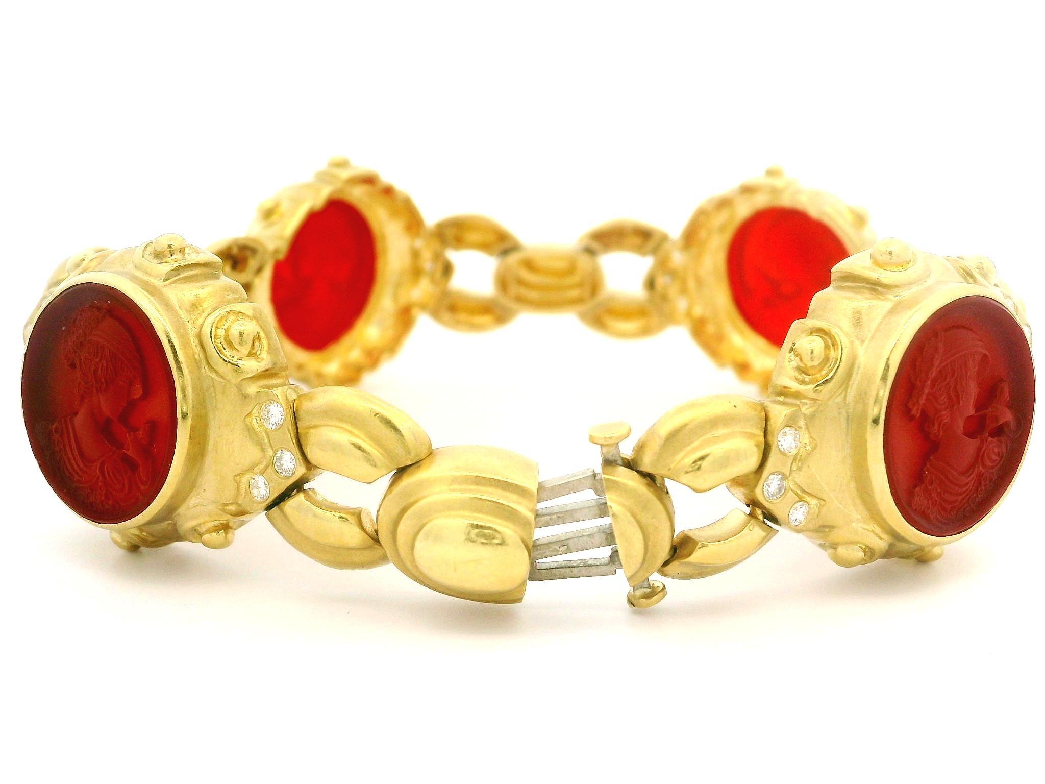 Vintage 18k Gold Intaglio Carnelian & Diamond Dual Finish Open Link Bracelet en vente 1