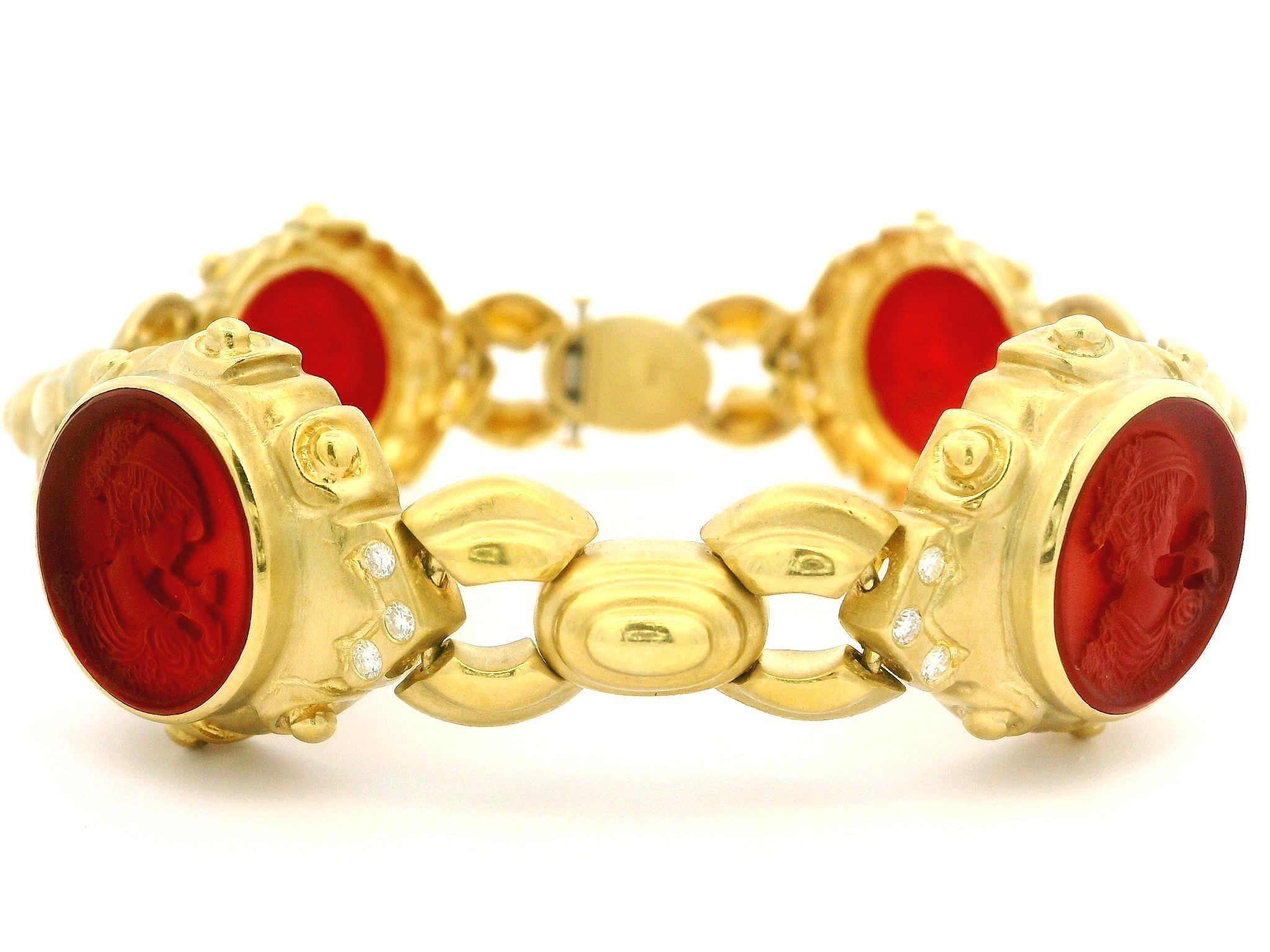 Vintage 18k Gold Intaglio Carnelian & Diamond Dual Finish Open Link Bracelet en vente 3