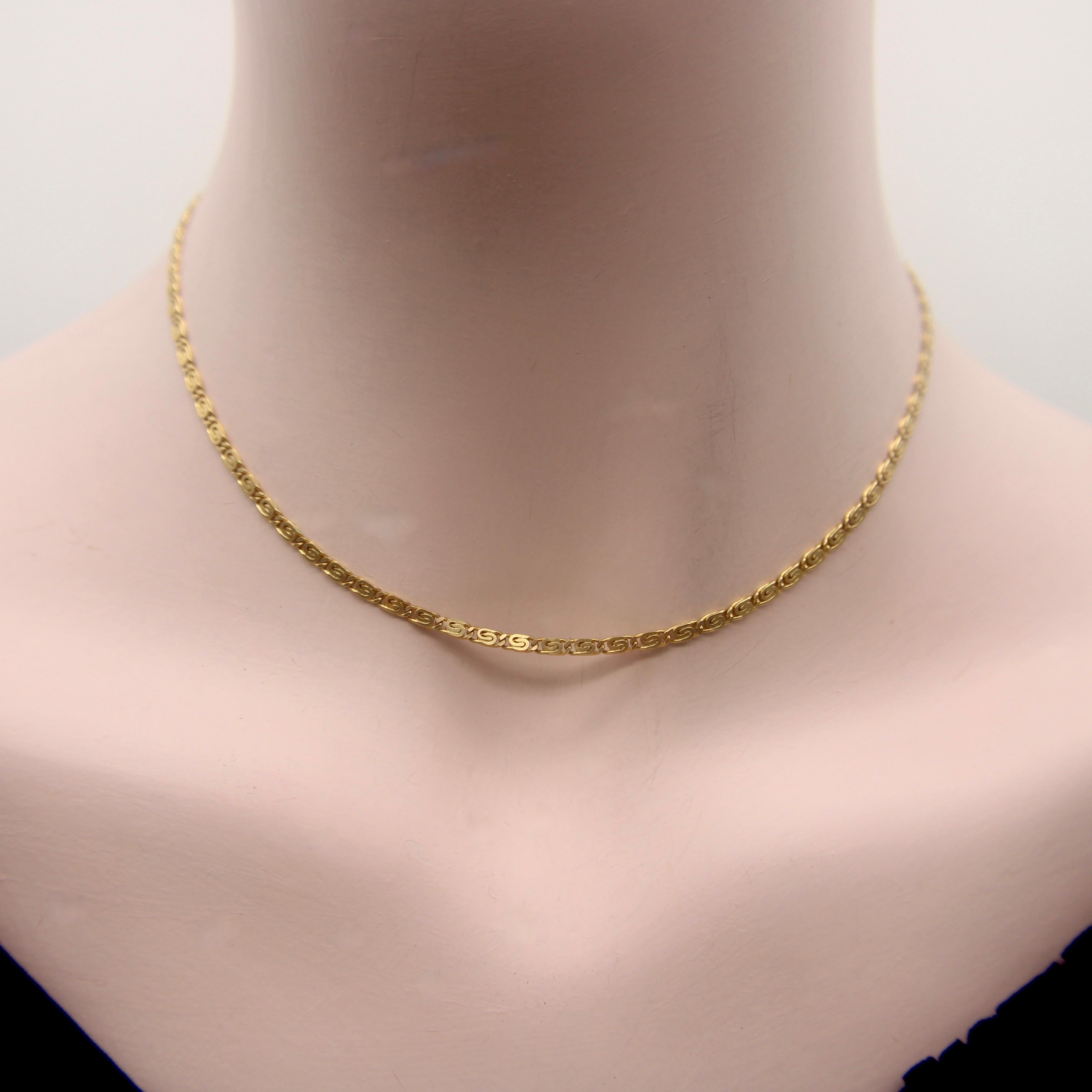 Women's or Men's Vintage 18K Gold Italian Flattened Byzantine Link Chain For Sale