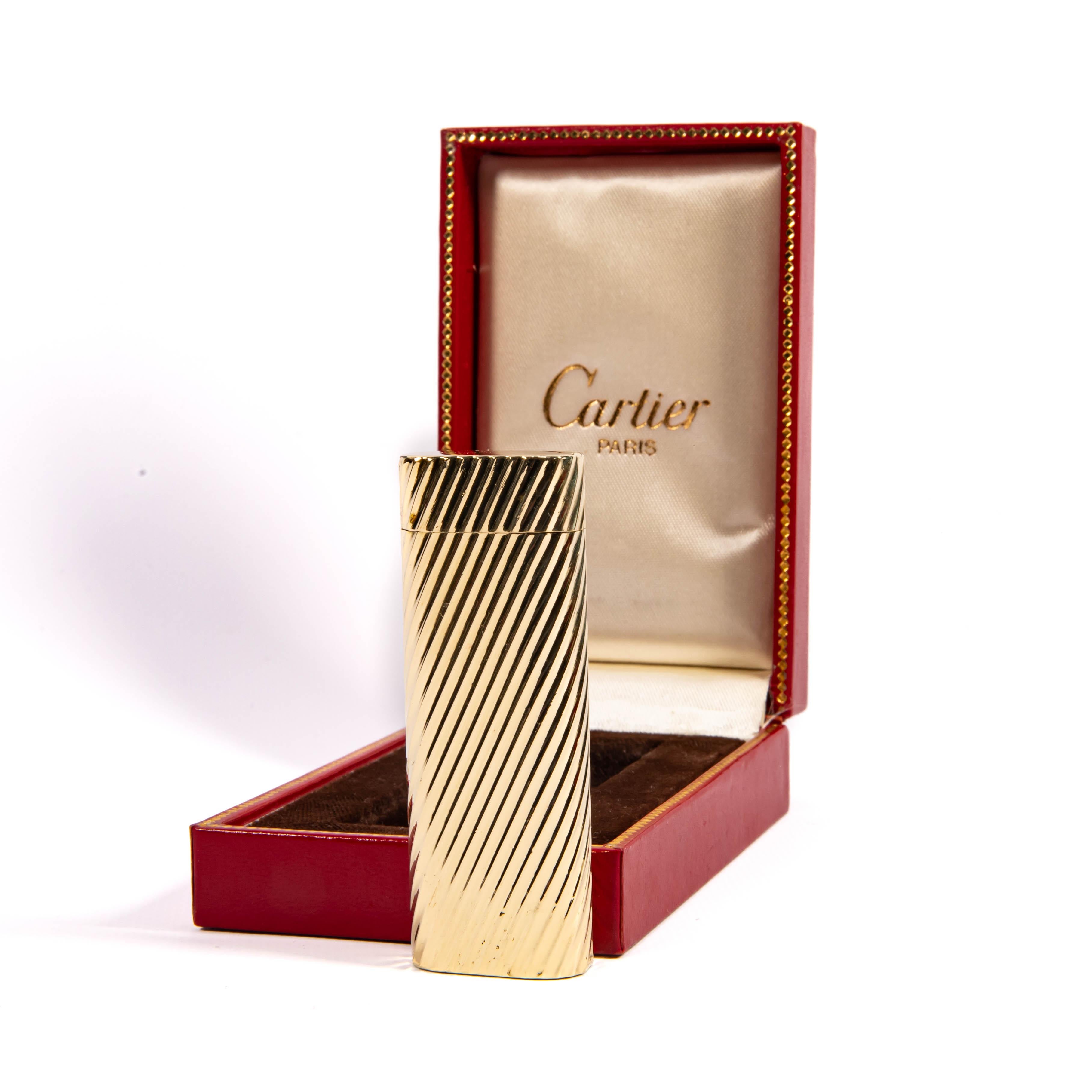 Réputée pour son savoir-faire méticuleux et son riche héritage, Cartier s'est imposée comme un parangon du luxe, offrant des créations exquises qui transcendent le temps. La collection 