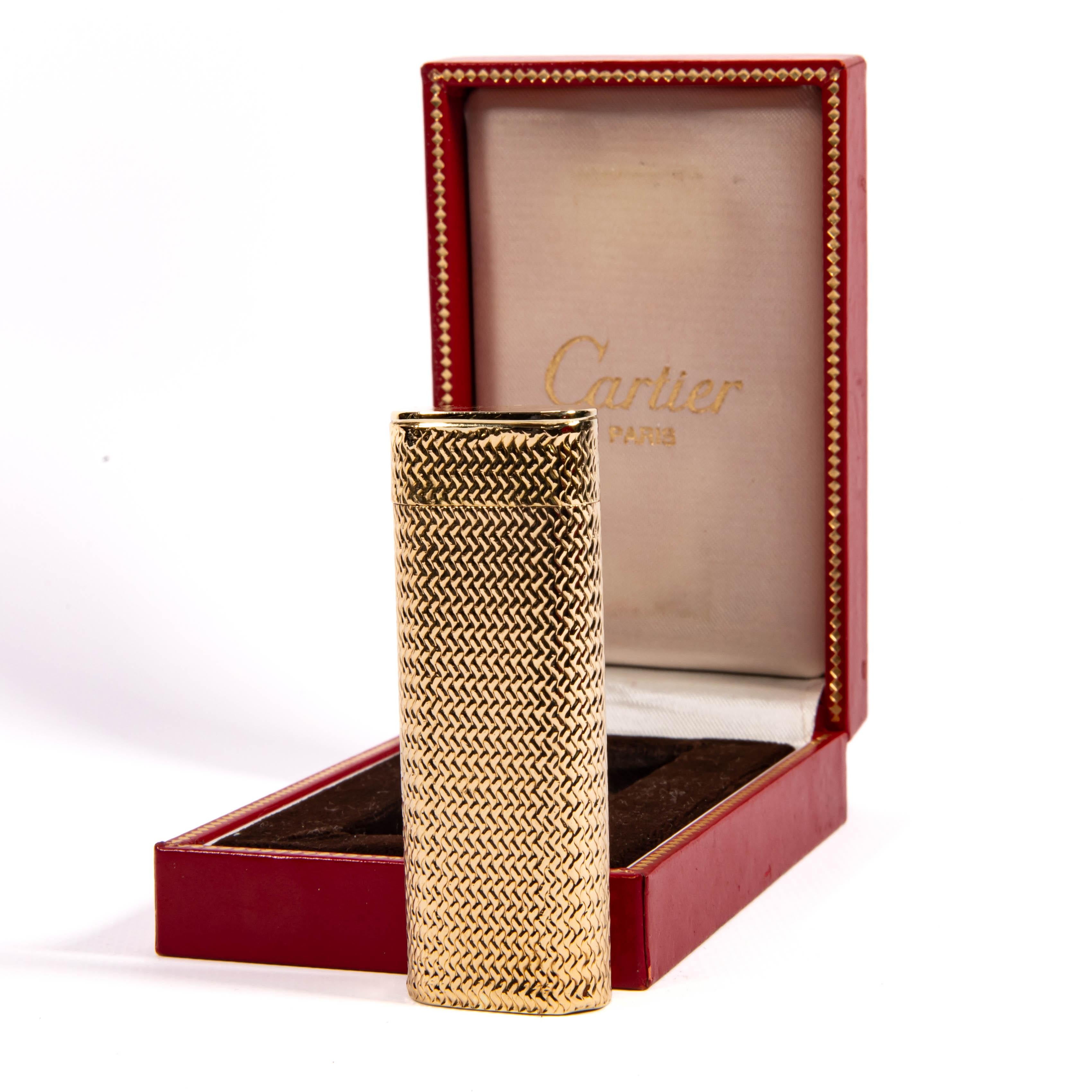 Forte d'un héritage imprégné de luxe, Cartier incarne l'élégance et le style intemporel dans le domaine de la haute création. Estimées pour leur savoir-faire et leur esprit d'innovation, les créations de Cartier sont des icônes de sophistication. La