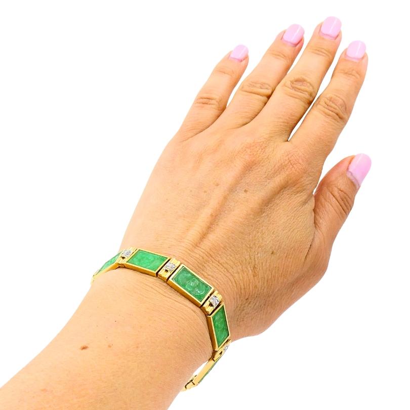 This exquisite 18K yellow gold bracelet,  set with vibrant rectangular panels of natural jade. Each luminous green jade segment is framed in 18k gold and separated by  diamond accents, adding a touch of brilliance and sophistication. The geometric