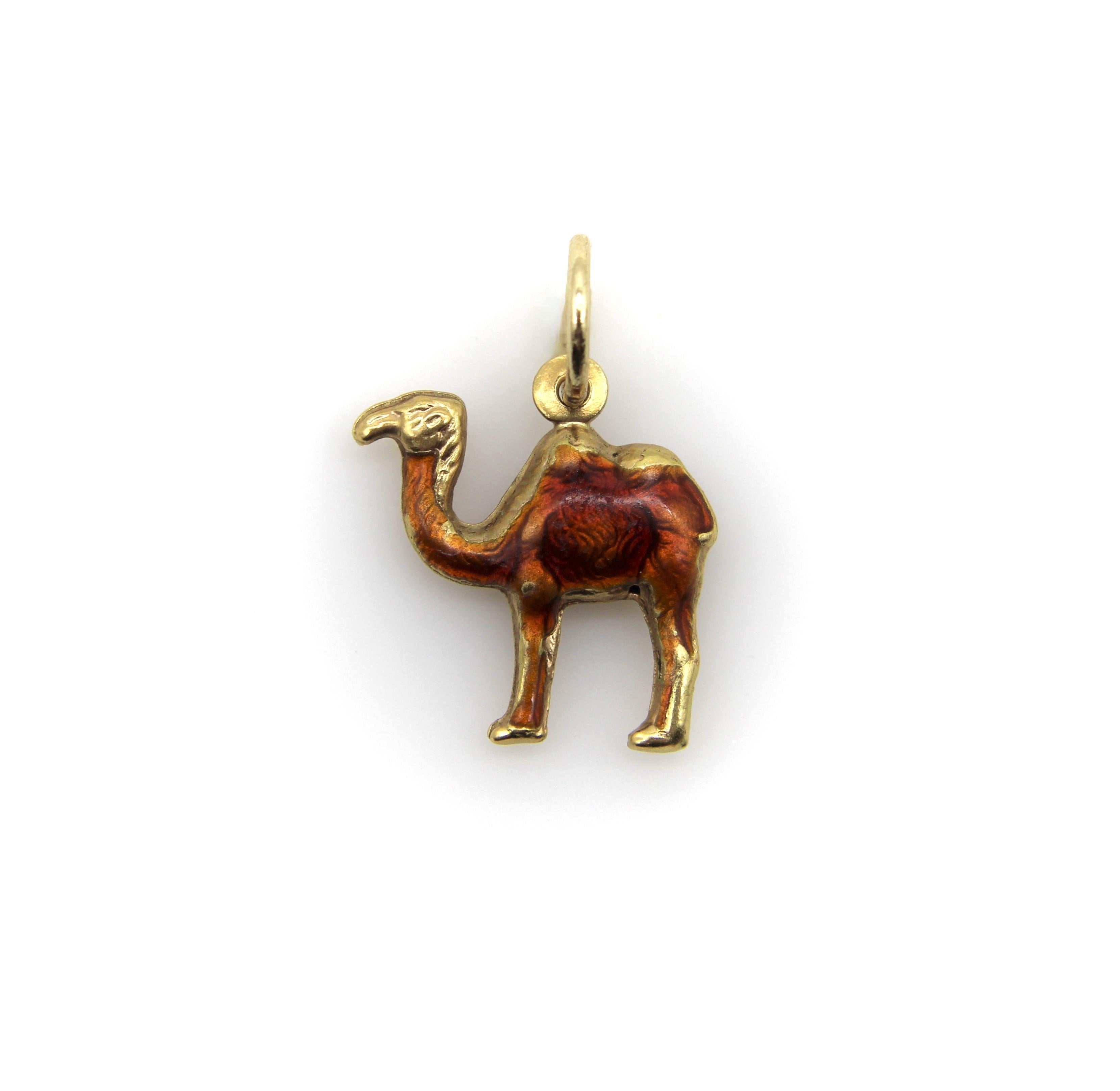 Vintage 18K Gold Joe Cool Camel Enamel Charm In Good Condition In Venice, CA