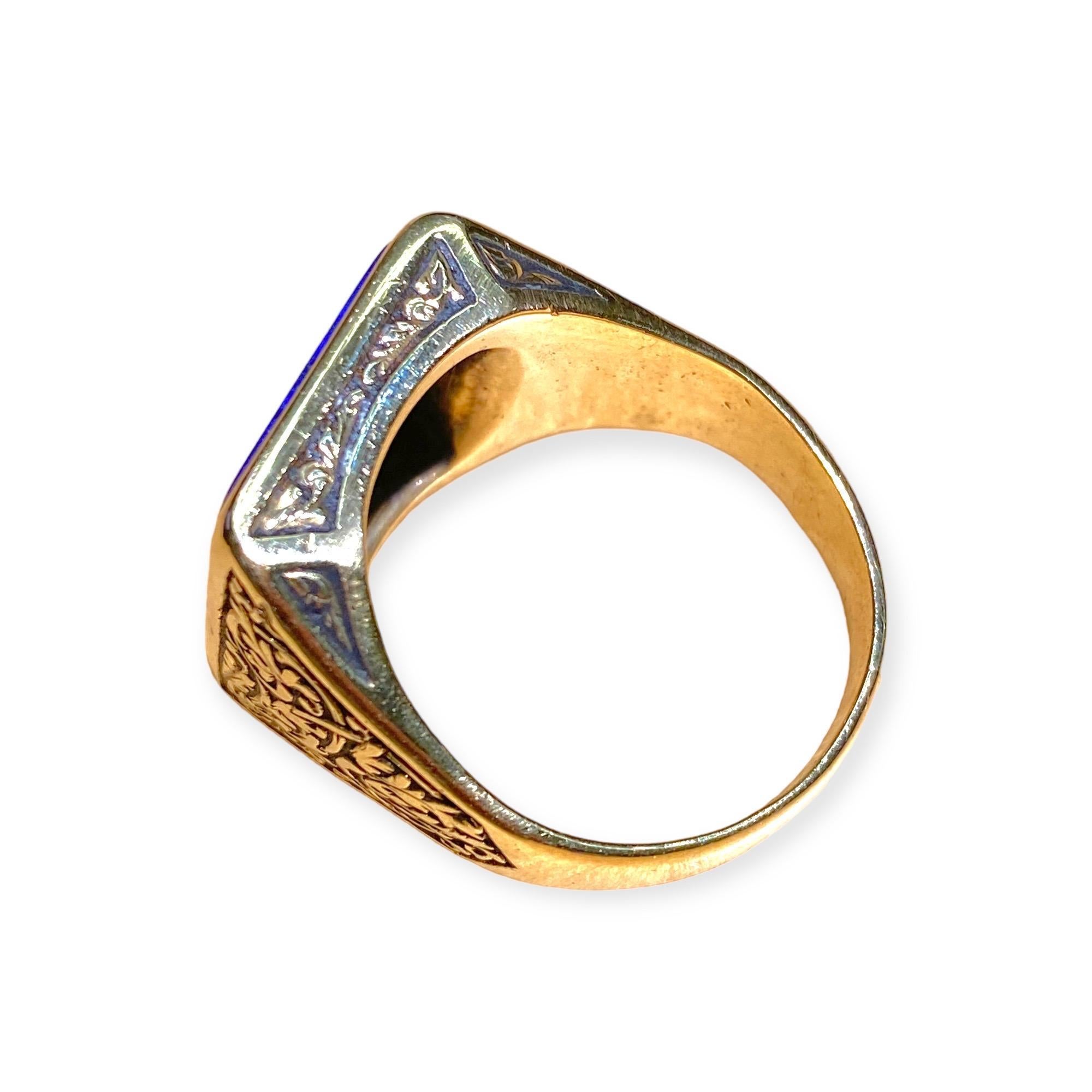 Women's or Men's Vintage 18K Gold Lapis Lazuli Signet Ring For Sale