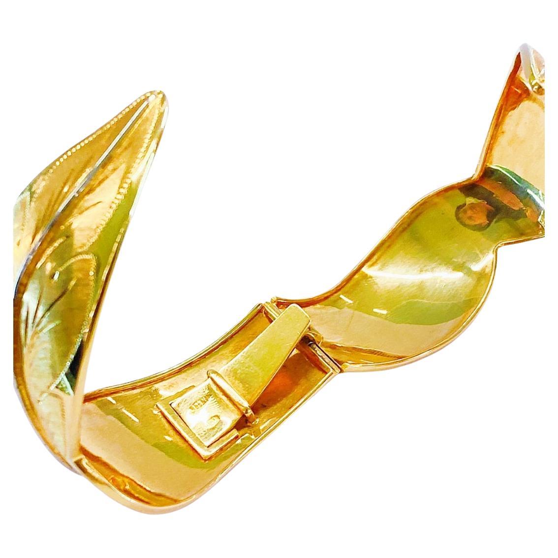 Vintage Leaf Gold Bangle Bracelet In Good Condition For Sale In Cairo, EG