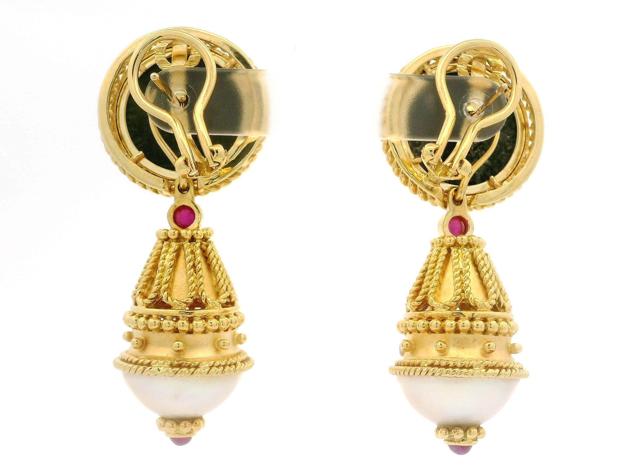 Orecchini pendenti da giorno e da notte in oro 18k Mabe con perle, diamanti, rubini e monete in vendita 7