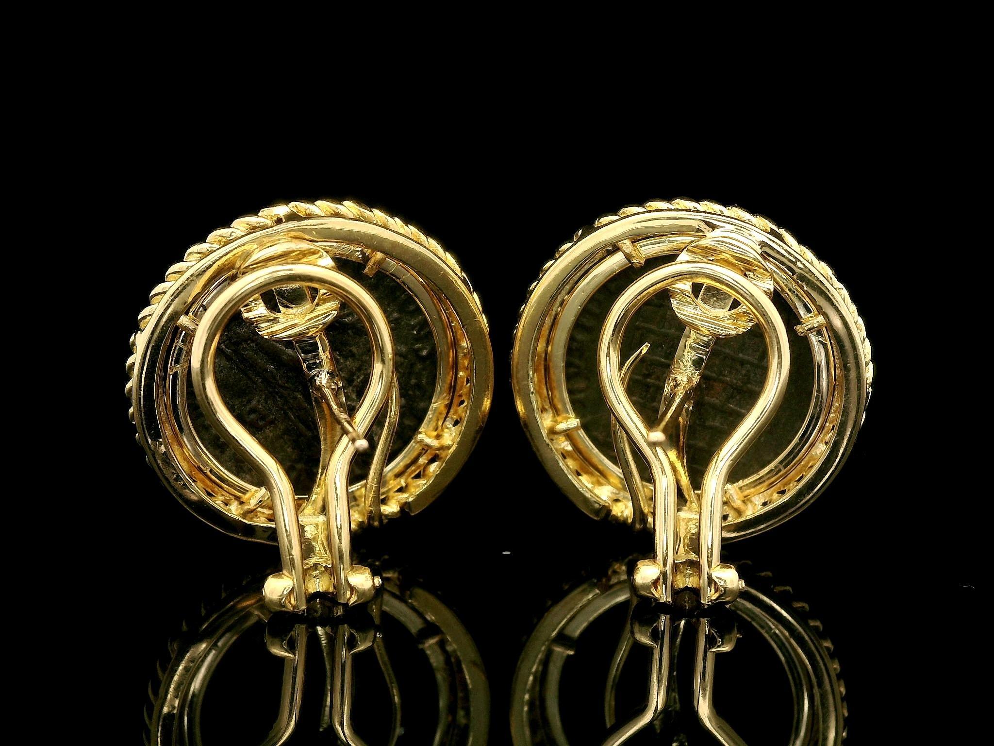 Orecchini pendenti da giorno e da notte in oro 18k Mabe con perle, diamanti, rubini e monete in vendita 1