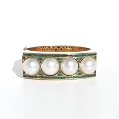 Bracciale vintage in oro 18 carati, perle di Mabé e smeraldi di Sigurd Persson del 1945