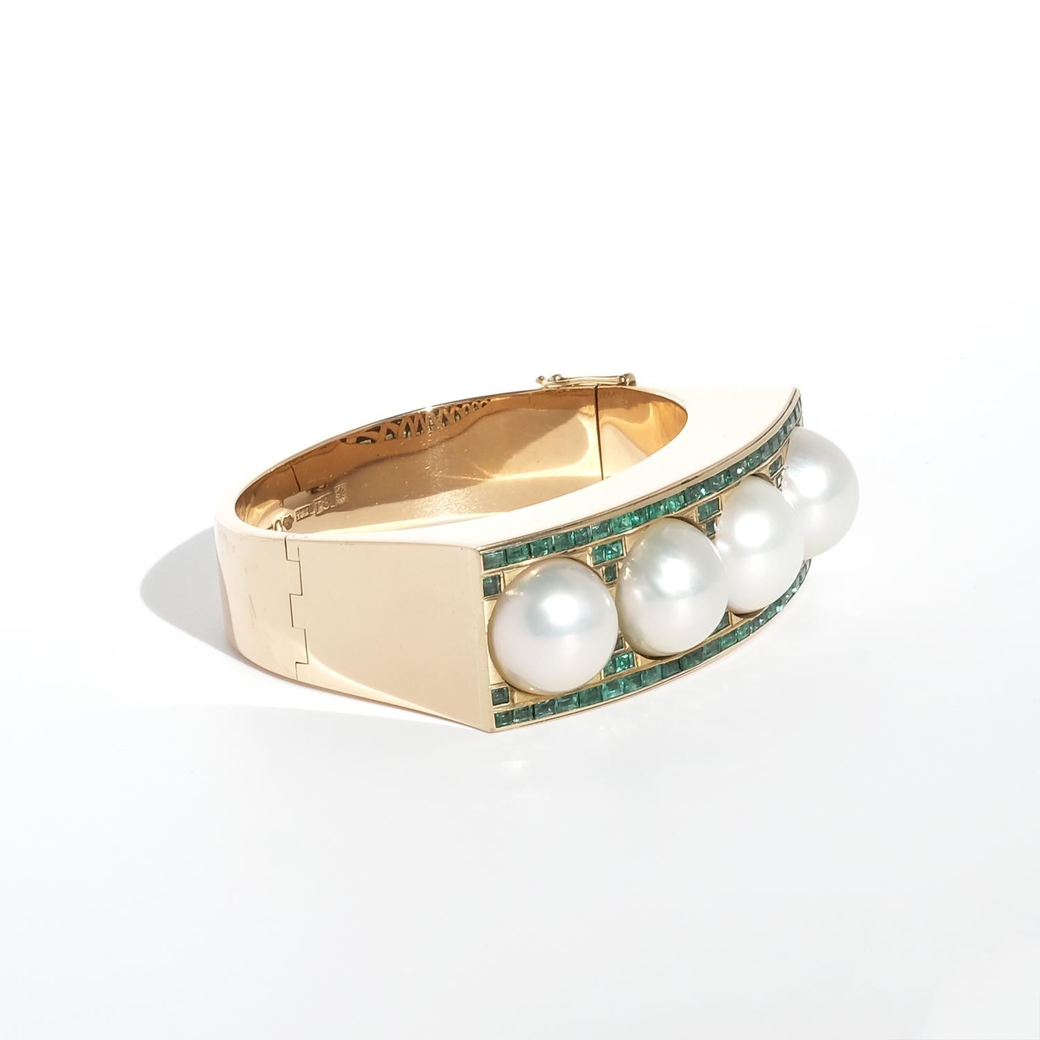 Square Cut Vintage 18K Gold, Mabé Pearls and Emeralds Bracelet by Sigurd Persson Made 1945 For Sale