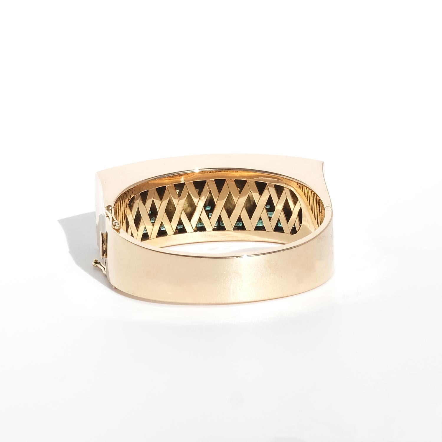 Women's or Men's Vintage 18K Gold, Mabé Pearls and Emeralds Bracelet by Sigurd Persson Made 1945 For Sale
