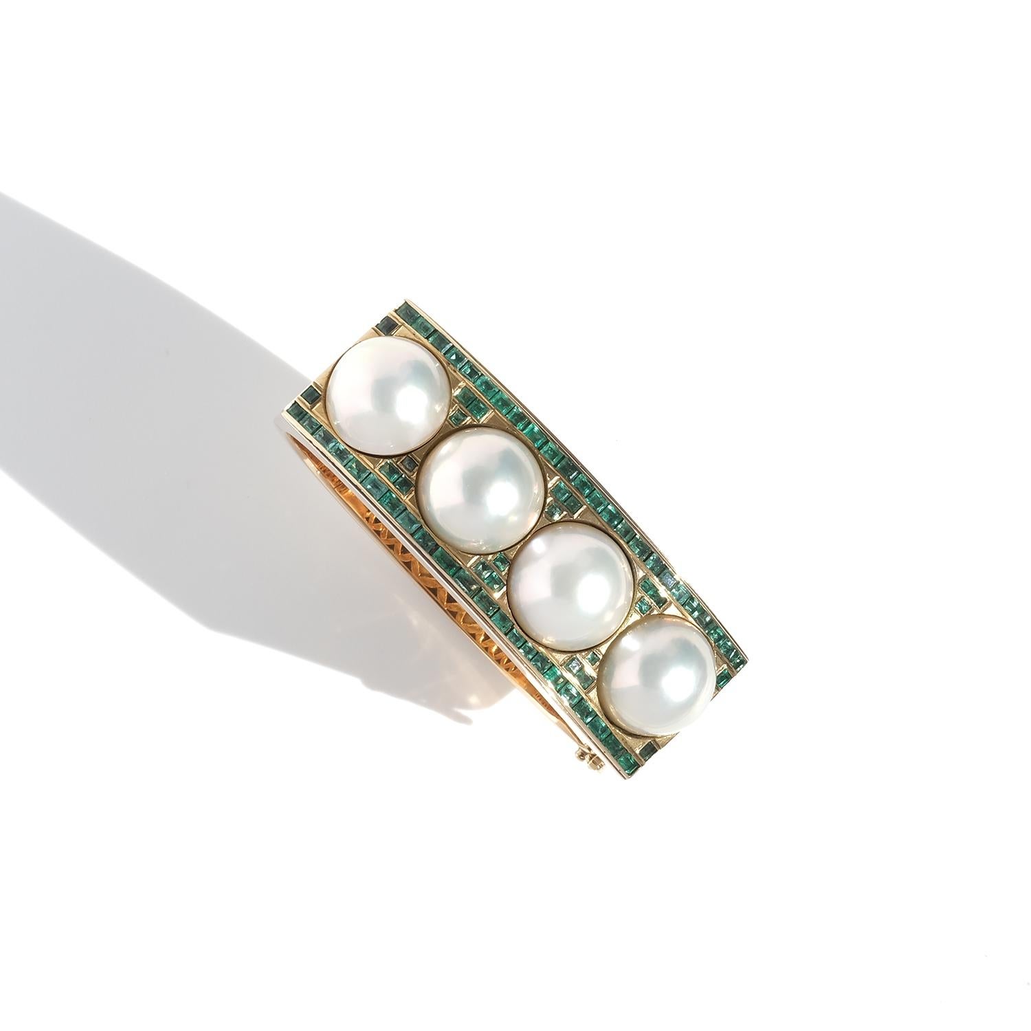 Vintage 18K Gold, Mabé Pearls and Emeralds Bracelet by Sigurd Persson Made 1945 For Sale 3