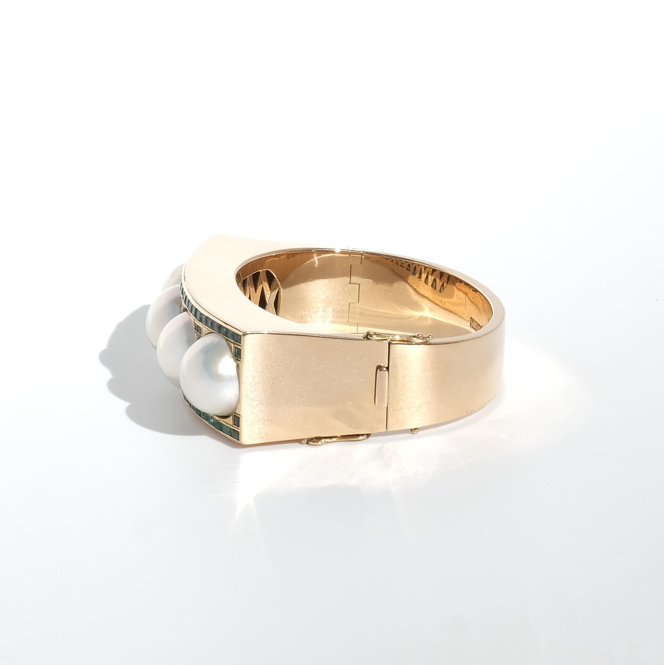 Vintage 18K Gold, Mabé Pearls and Emeralds Bracelet by Sigurd Persson Made 1945 For Sale 4